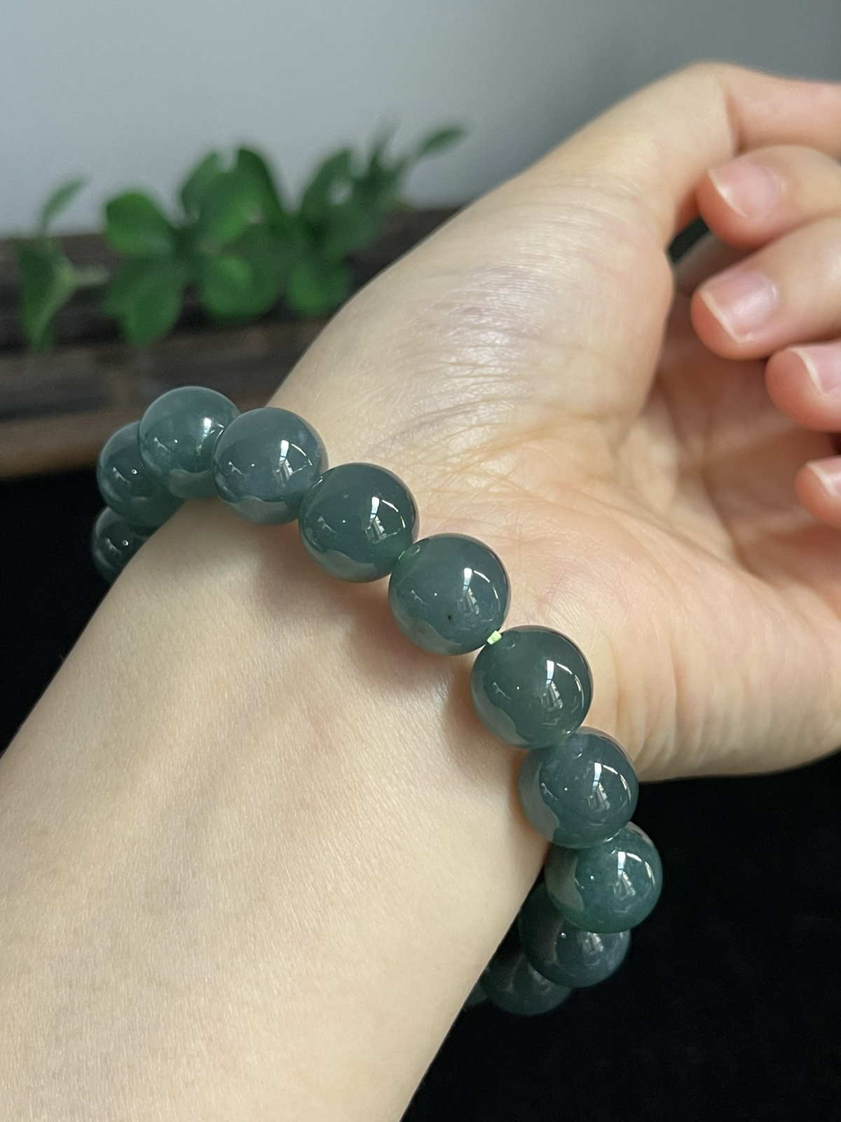 11.8MM，冰种透润深蓝色翡翠手链