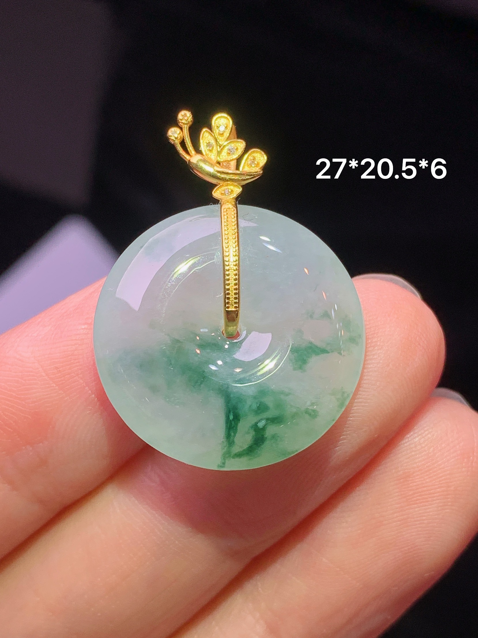 18k金钻镶嵌飘绿平安扣吊坠 玉质细腻 色泽艳丽清新 水润亮眼 整体尺寸27*20.5*6e1