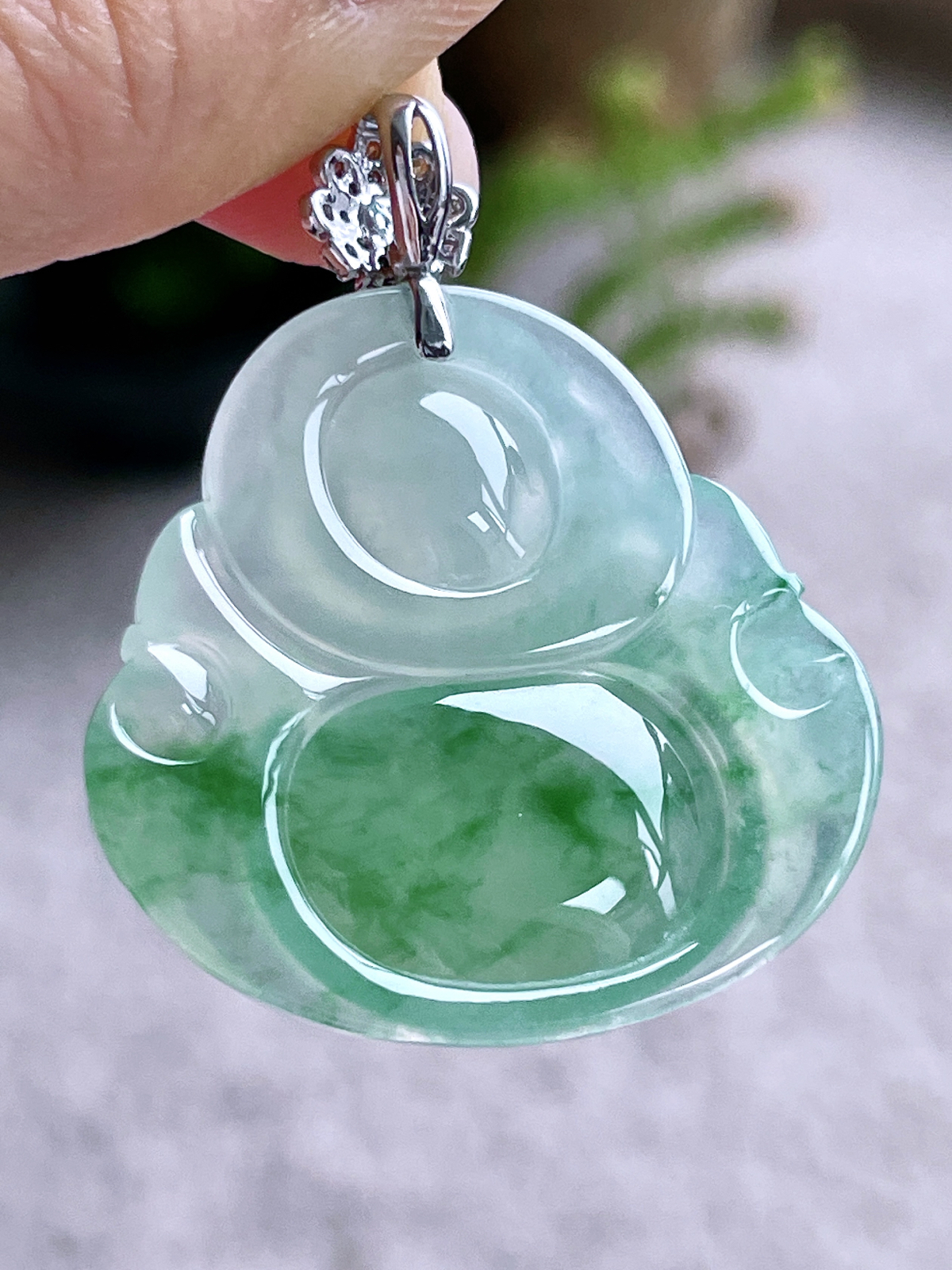 【镶嵌】高冰飘花佛公吊坠  
【说明】缅料 18k金镶嵌 性价比高  
【整体】38.7
【裸石】31-34-5.9