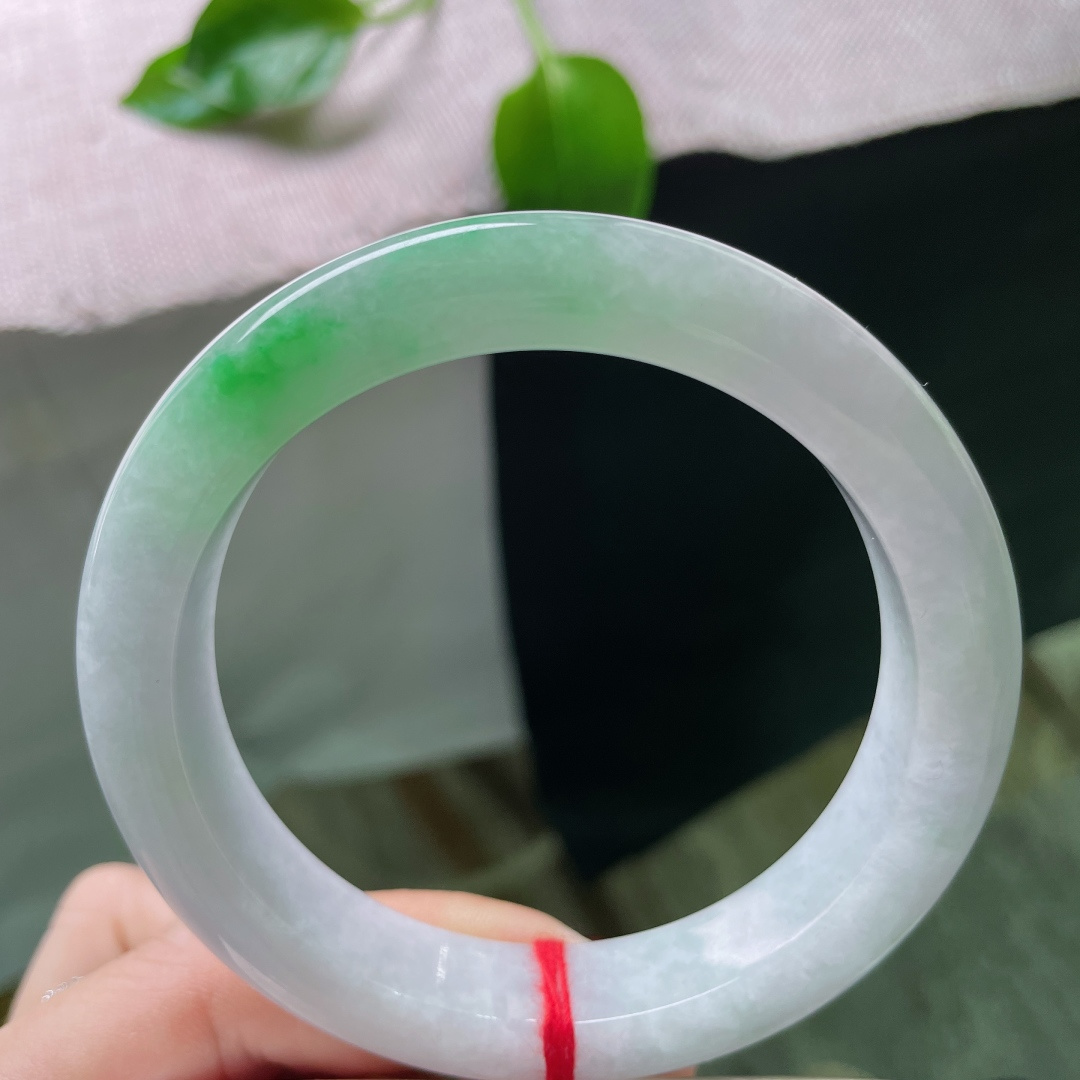 60/12.4/9.4飘绿正圈，水润细腻，翠色伊人，甜美，优雅大方，皮纹，ss49919a