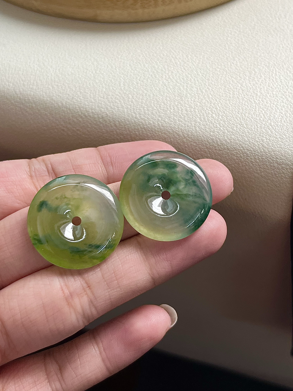 【平安扣一对】飘花灵动，种老细腻形体佳尺寸：23.8*4.6，23.8*4.5,