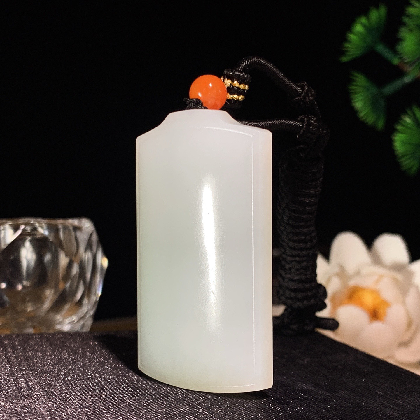 新疆和田玉白玉平安无事牌挂件 尺寸50/29/9重32克 玉质细腻油润 底色纯净 脂粉好，品质好。lt260402