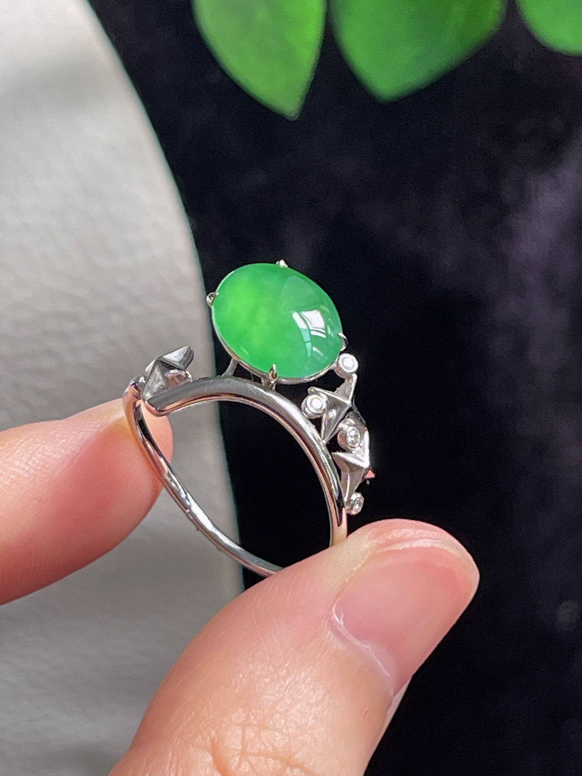 18k金翡翠冰糯种绿色戒指