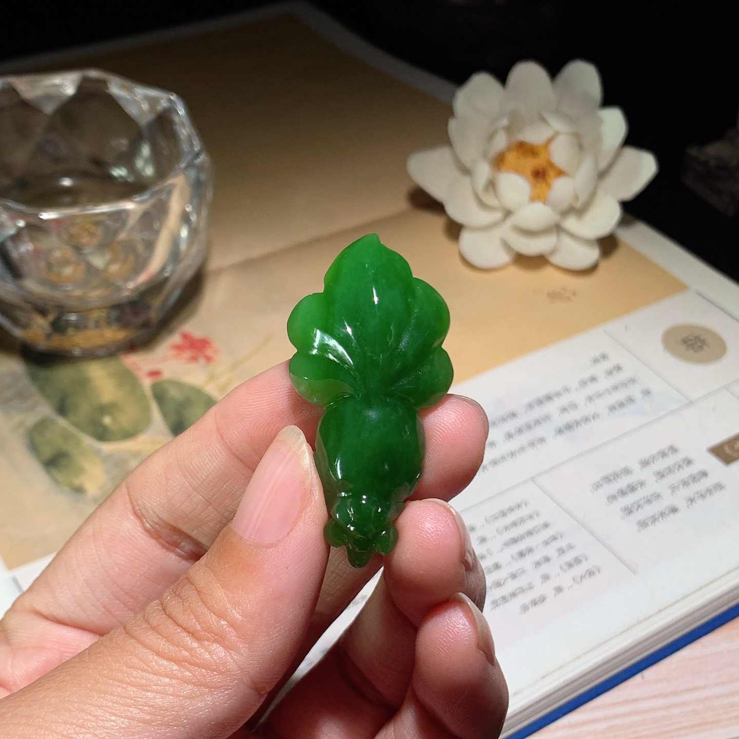 和田玉阳绿俄罗斯碧玉金玉满堂金鱼挂件 尺寸43/21/10重11克 玉质细腻油润 底色纯净 脂粉好，品质好。lt260402