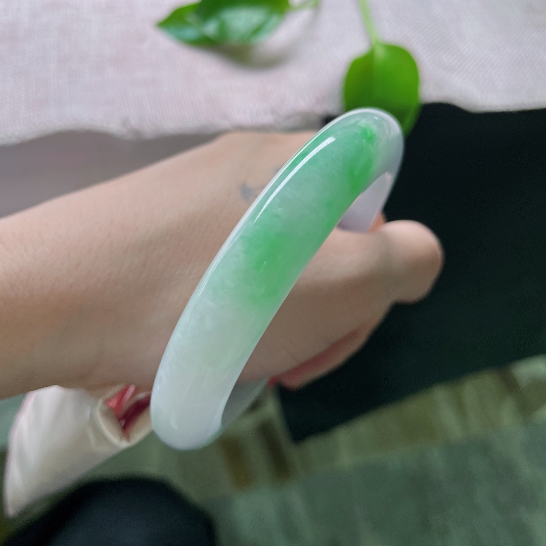 60/12.4/9.4飘绿正圈，水润细腻，翠色伊人，甜美，优雅大方，皮纹，ss49919a