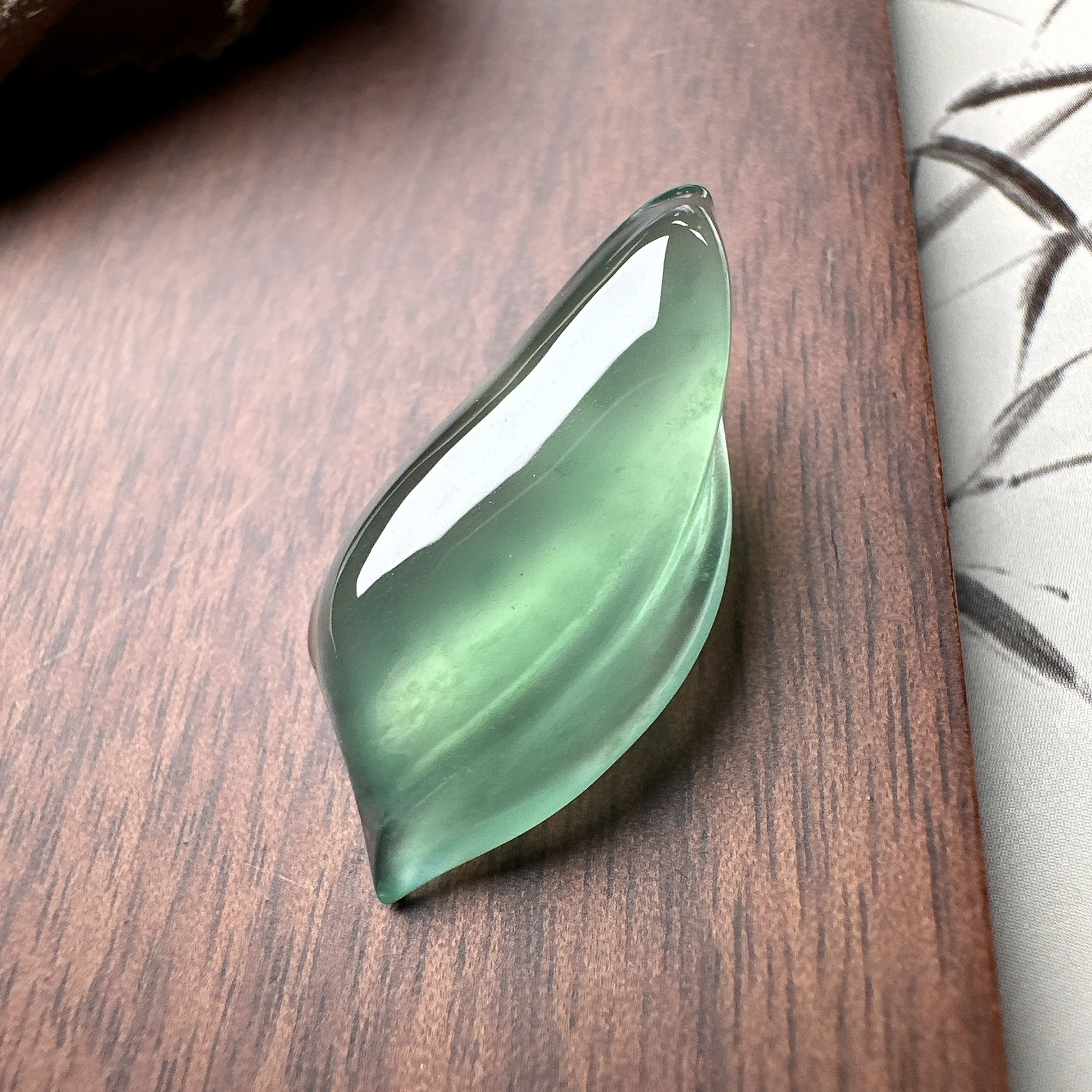 【冰种晴绿随形裸石】质地细腻，冰润十足，种老冰透，收藏品质