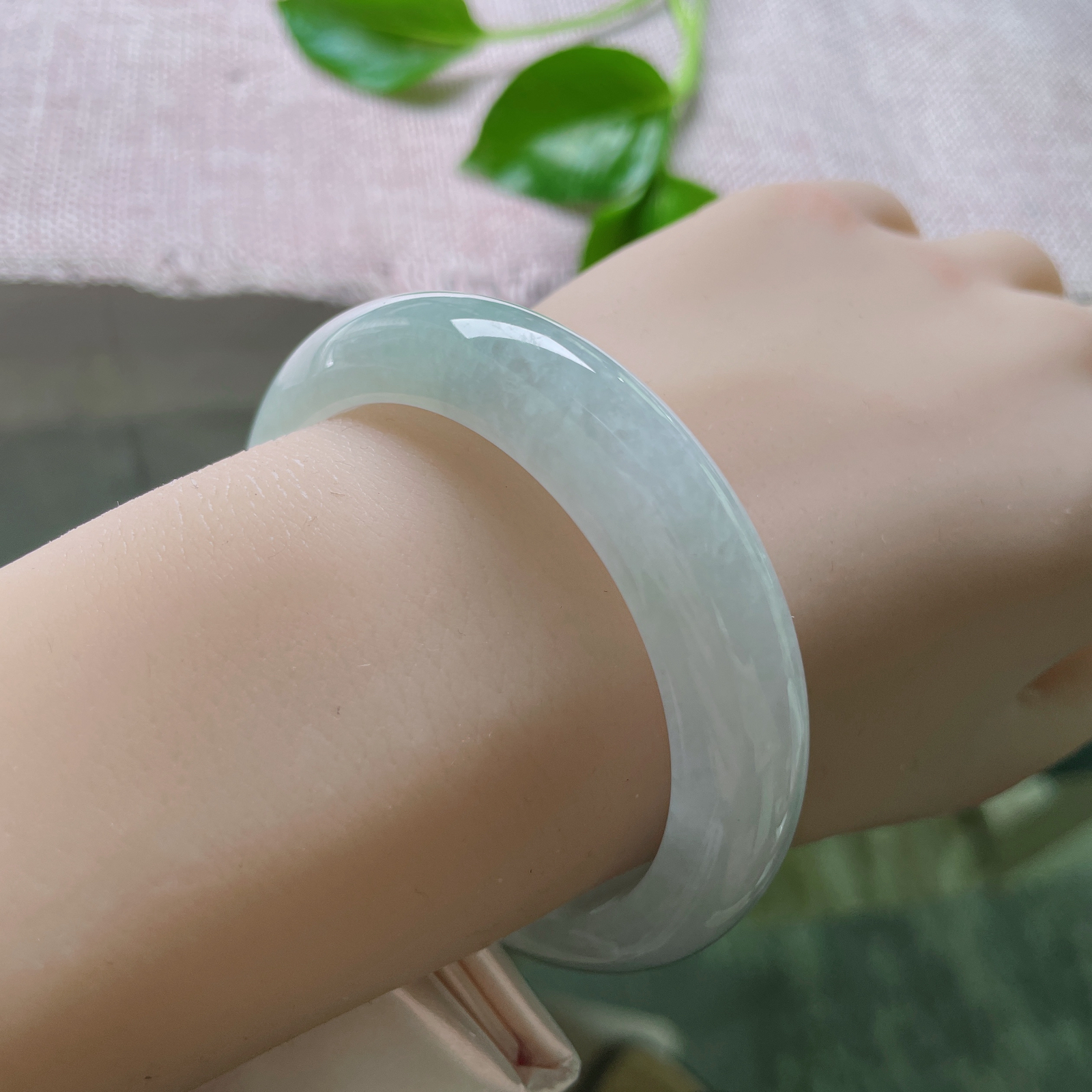 52.5/12.8/8.4，淡绿底正圈，水头好，小手福利，甜美又优雅..ss50053a