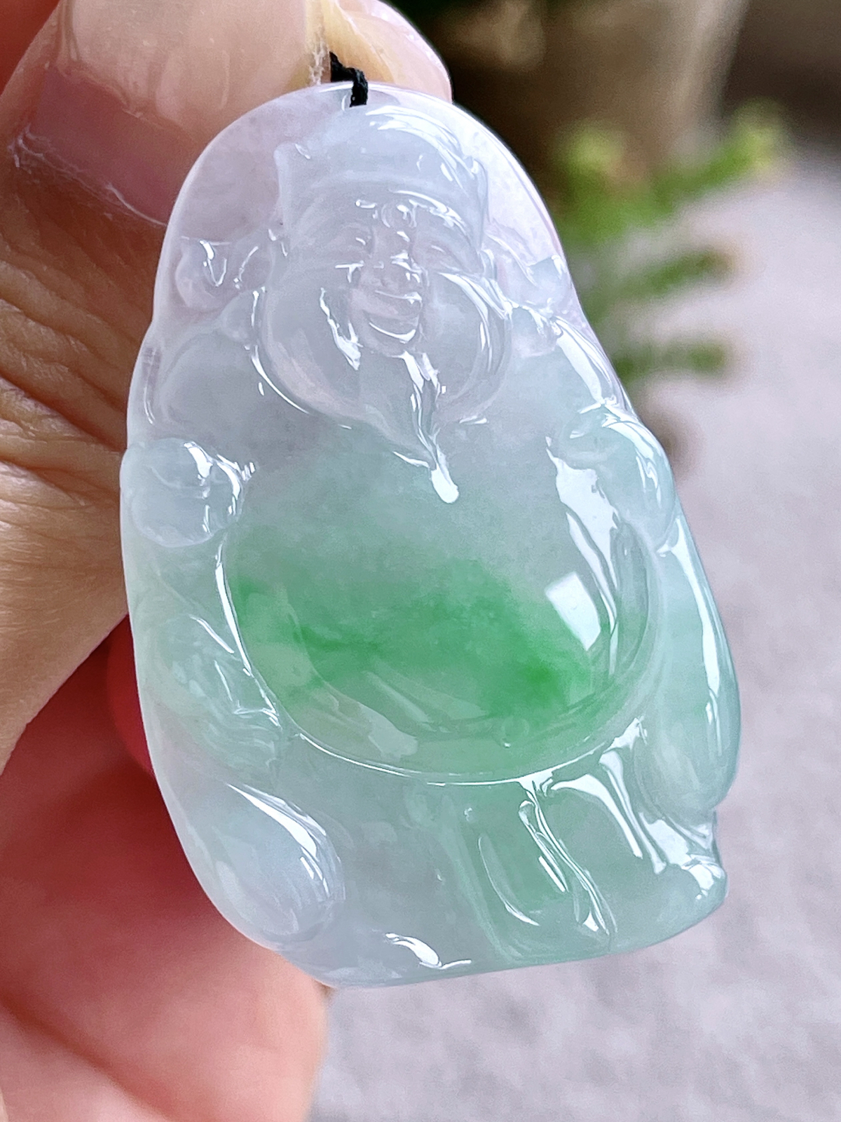 冰飘绿花财神爷吊坠
【说明】缅料 性价比高 飘花
【尺寸】42.6-28.9-6