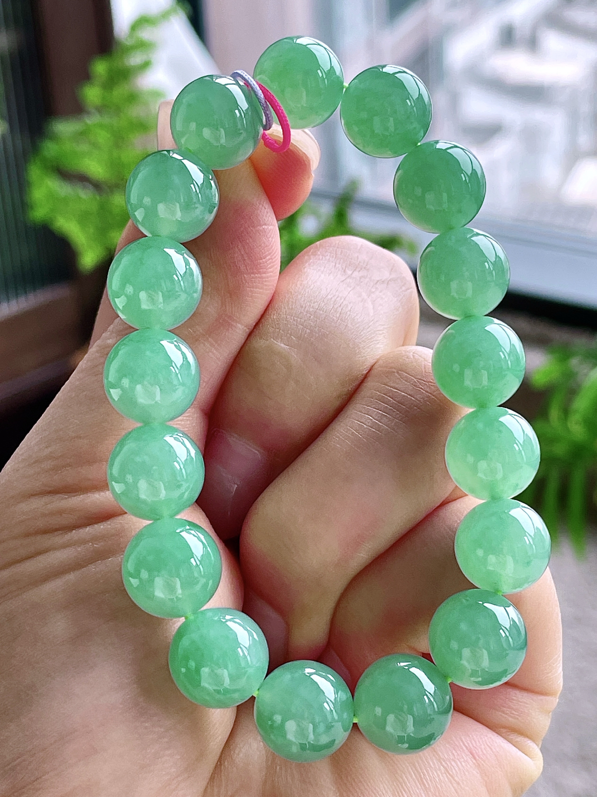 【珠子】高冰甜阳绿手串圆珠珠子手串
【说明】缅料 性价比高  
【尺寸】11.7mm