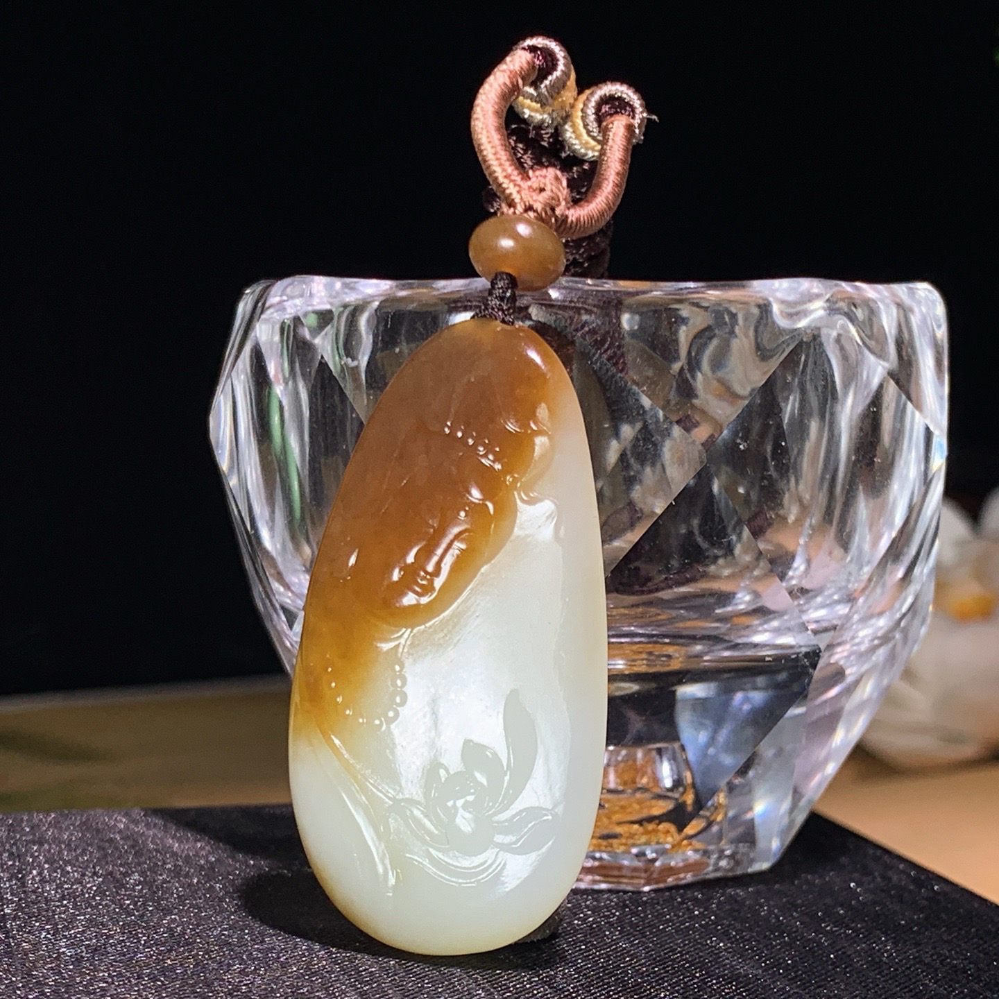 新疆和田玉白玉且末糖观音头挂件 尺寸45/25/8重20克 玉质细腻油润 底色纯净 脂粉好，品质好。