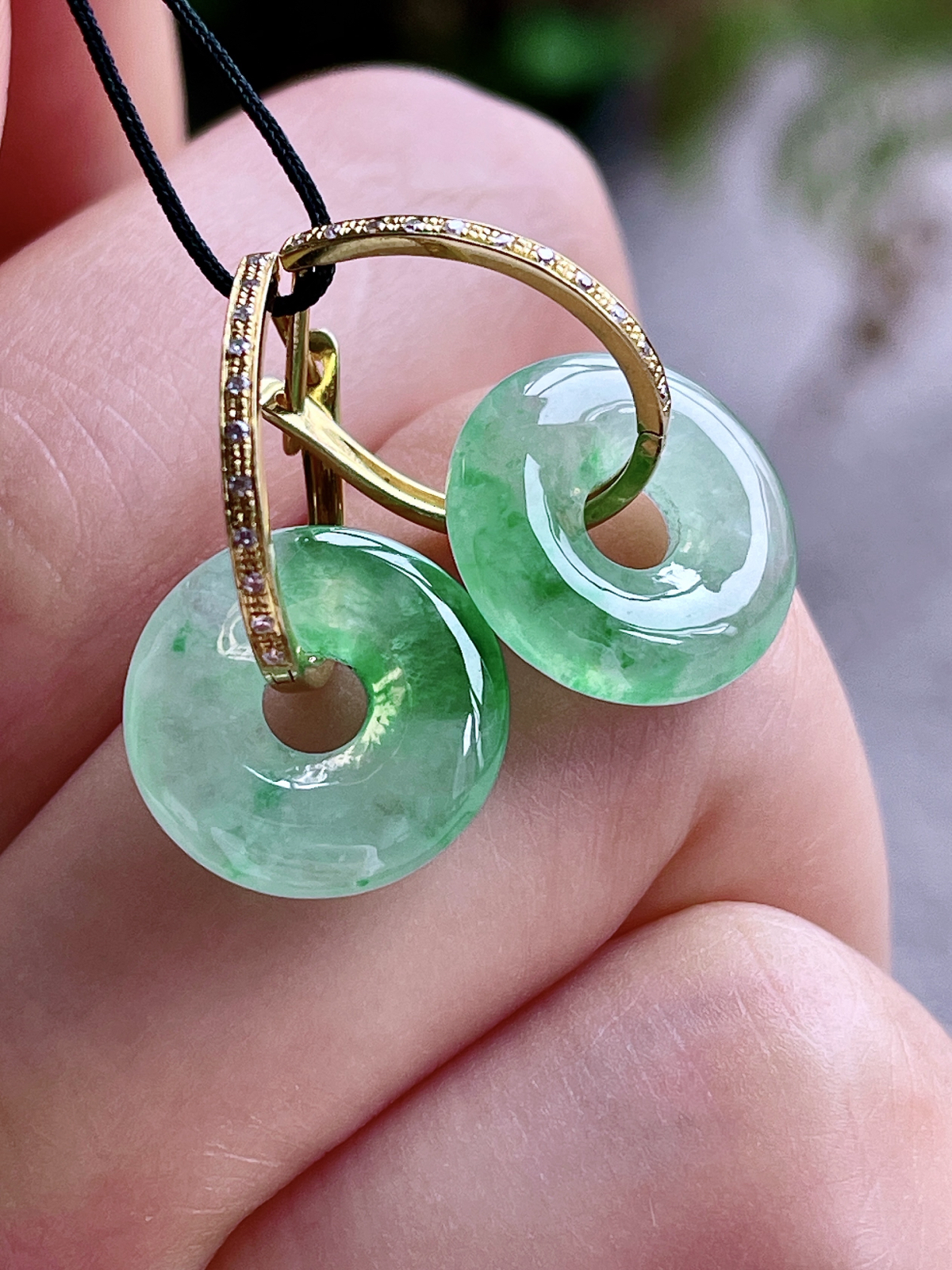 【镶嵌】冰飘花甜甜圈耳坠 
【说明】缅料 18k金镶嵌 性价比高  
【裸石】12.7-3.1