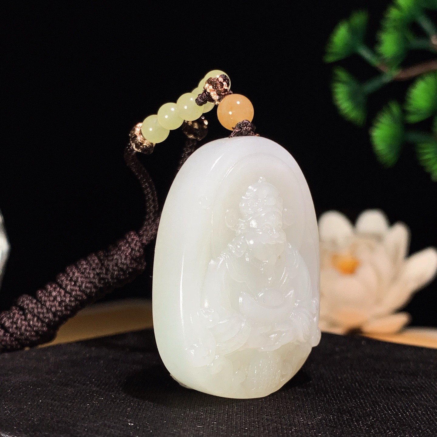 和田玉白玉财神爷牌挂件 尺寸39/30/13重31克 玉质细腻油润 底色纯净 脂粉好，品质好。lt2