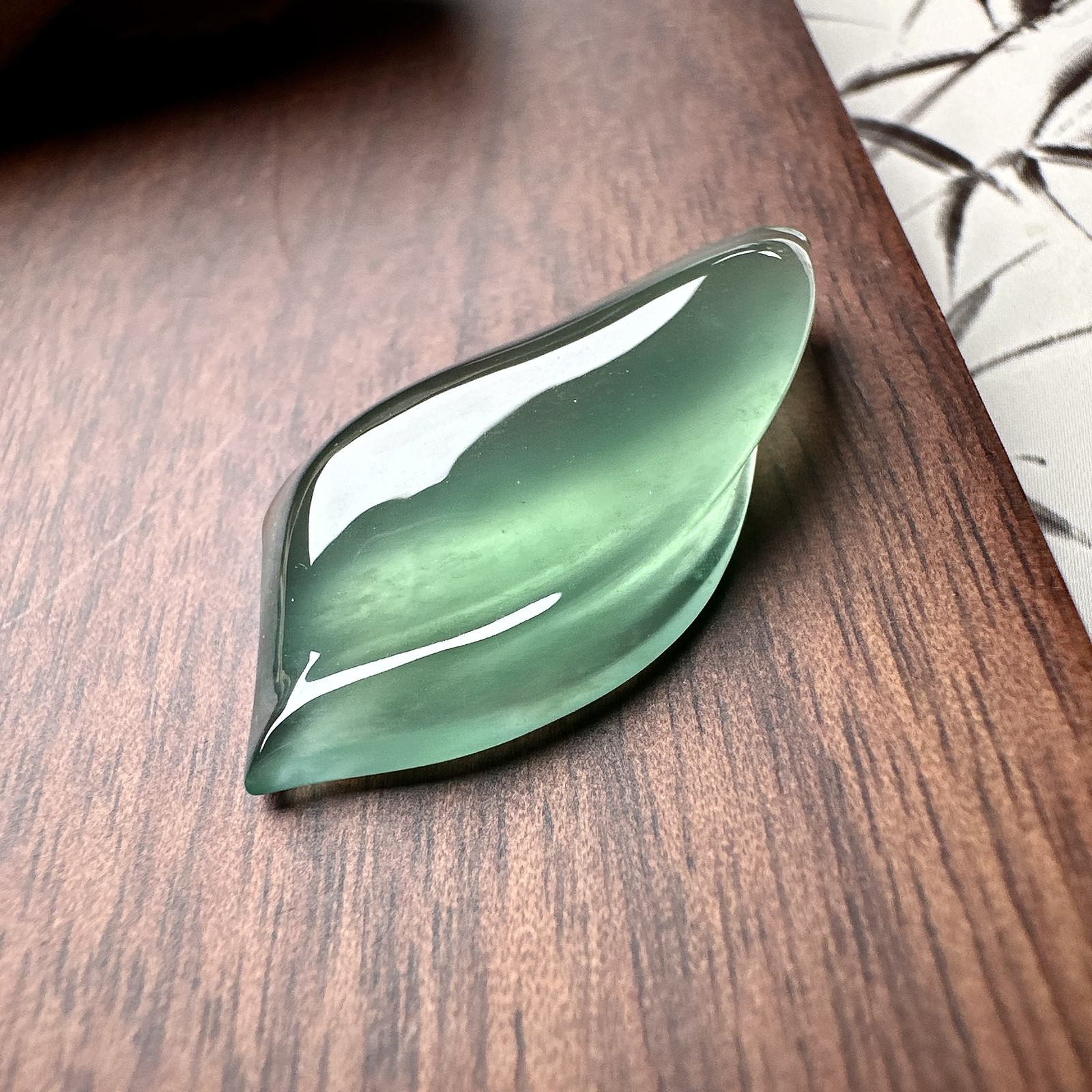 【冰种晴绿随形裸石】质地细腻，冰润十足，种老冰透，收藏品质