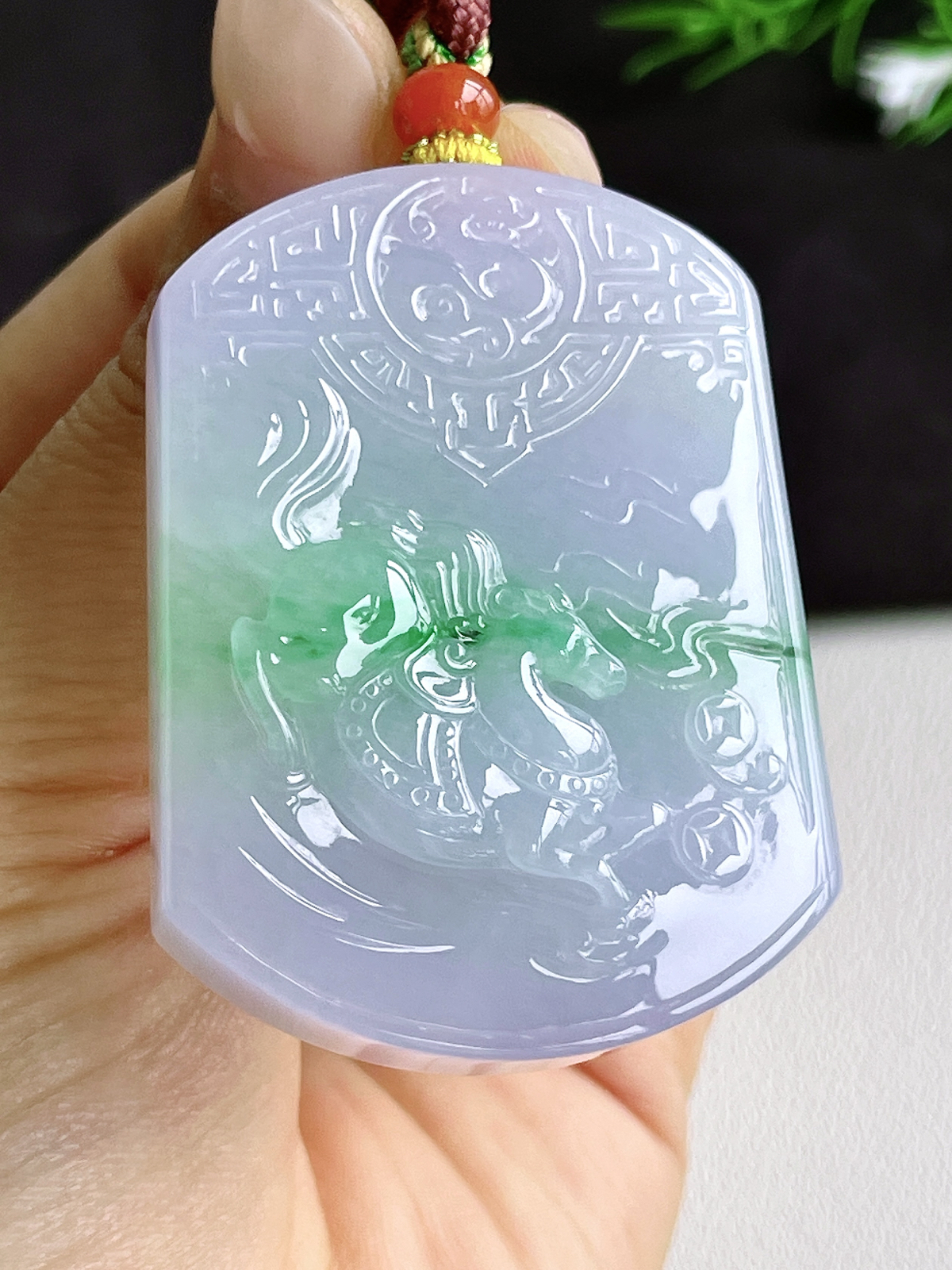 【裸石】冰春彩生肖马牌飘绿花仿古牌吊坠
【说明】缅料 性价比高 飘花
【尺寸】53.3-40-11