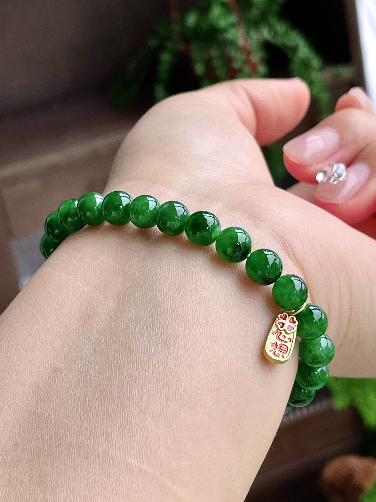 【珠子】冰辣绿手串圆珠珠子手串
【说明】性价比高  
【尺寸】7.2mm