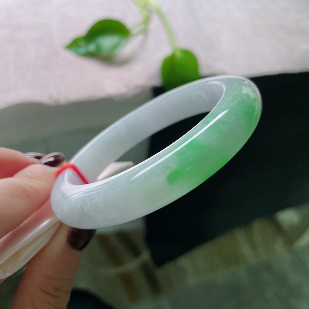 60/12.4/9.4飘绿正圈，水润细腻，翠色伊人，甜美，优雅大方，皮纹，ss49919a