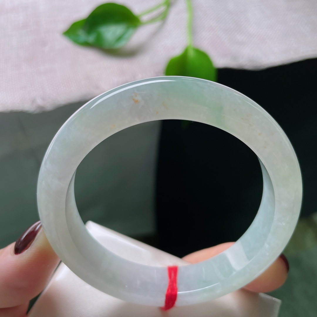 54.2/12.2/8.2，淡绿底正圈，种老，冰润底子如凝月华，洒金，ss50046a