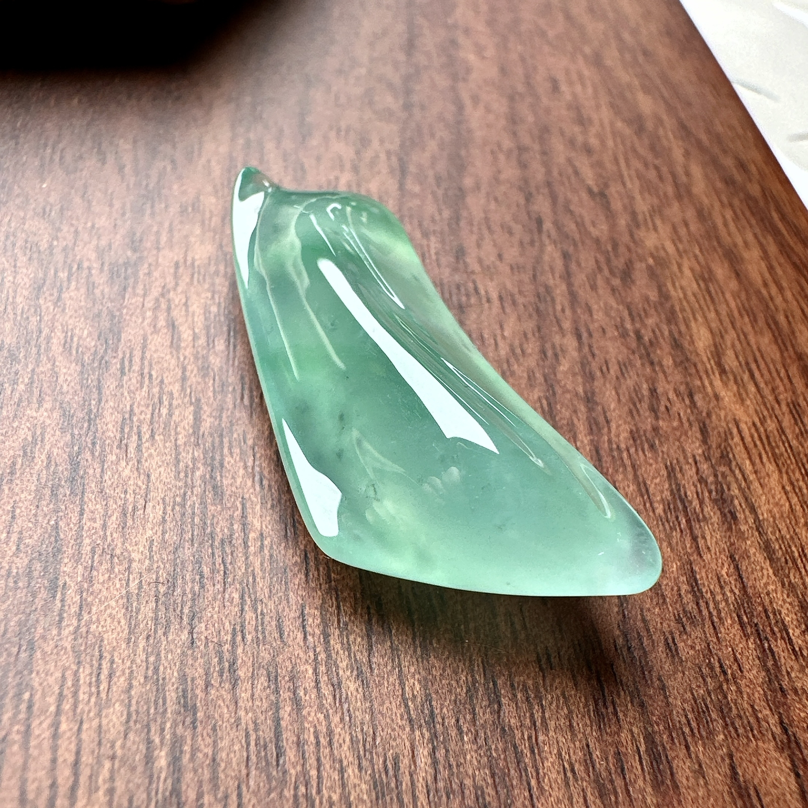 【冰种晴绿随形裸石】质地细腻，冰润十足，种老冰透，收藏品质