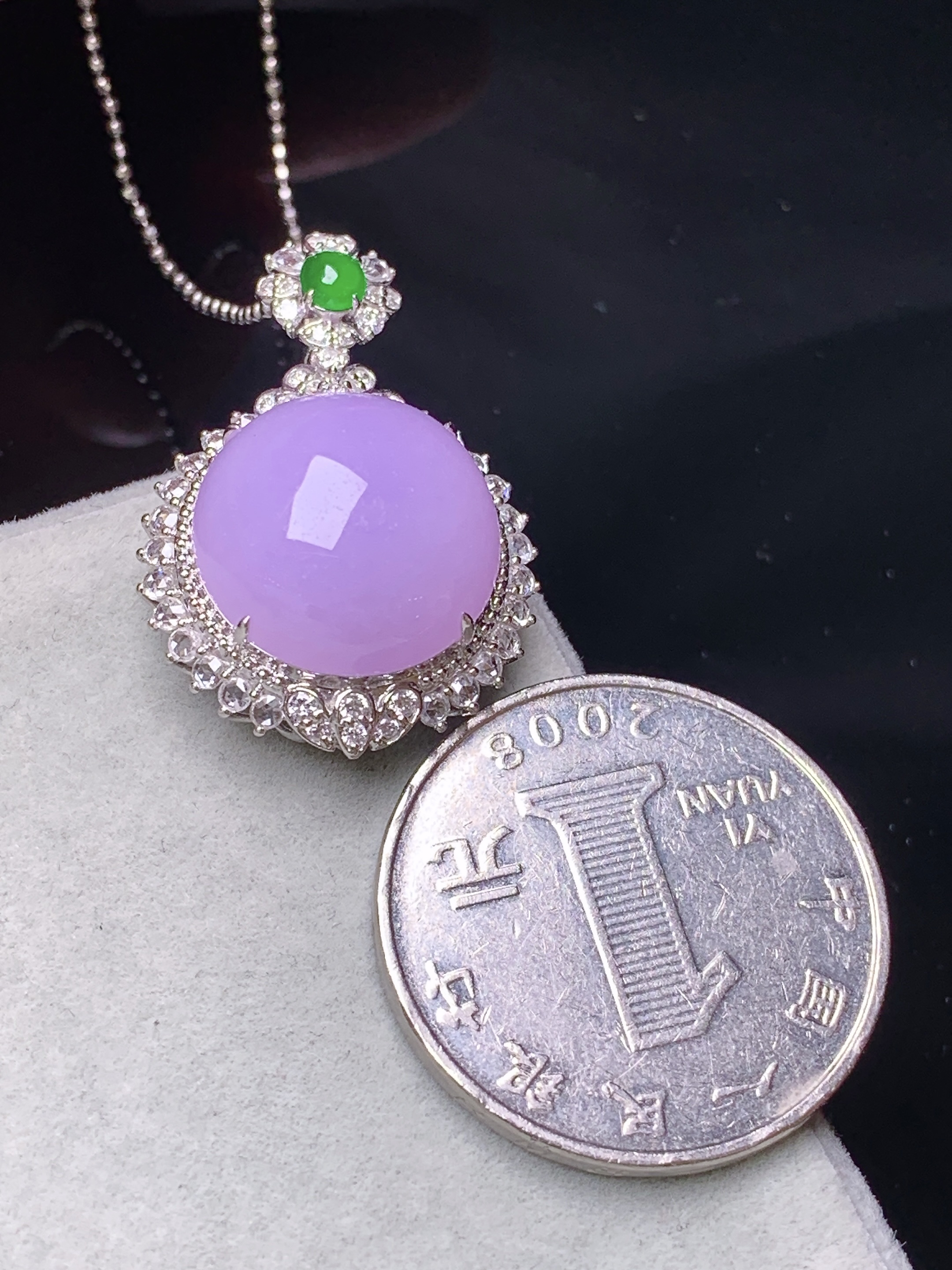 18k金钻镶嵌紫罗兰蛋面吊坠 玉质细腻 色泽艳丽清新 水润亮眼 整体尺寸29.3*19.8*13