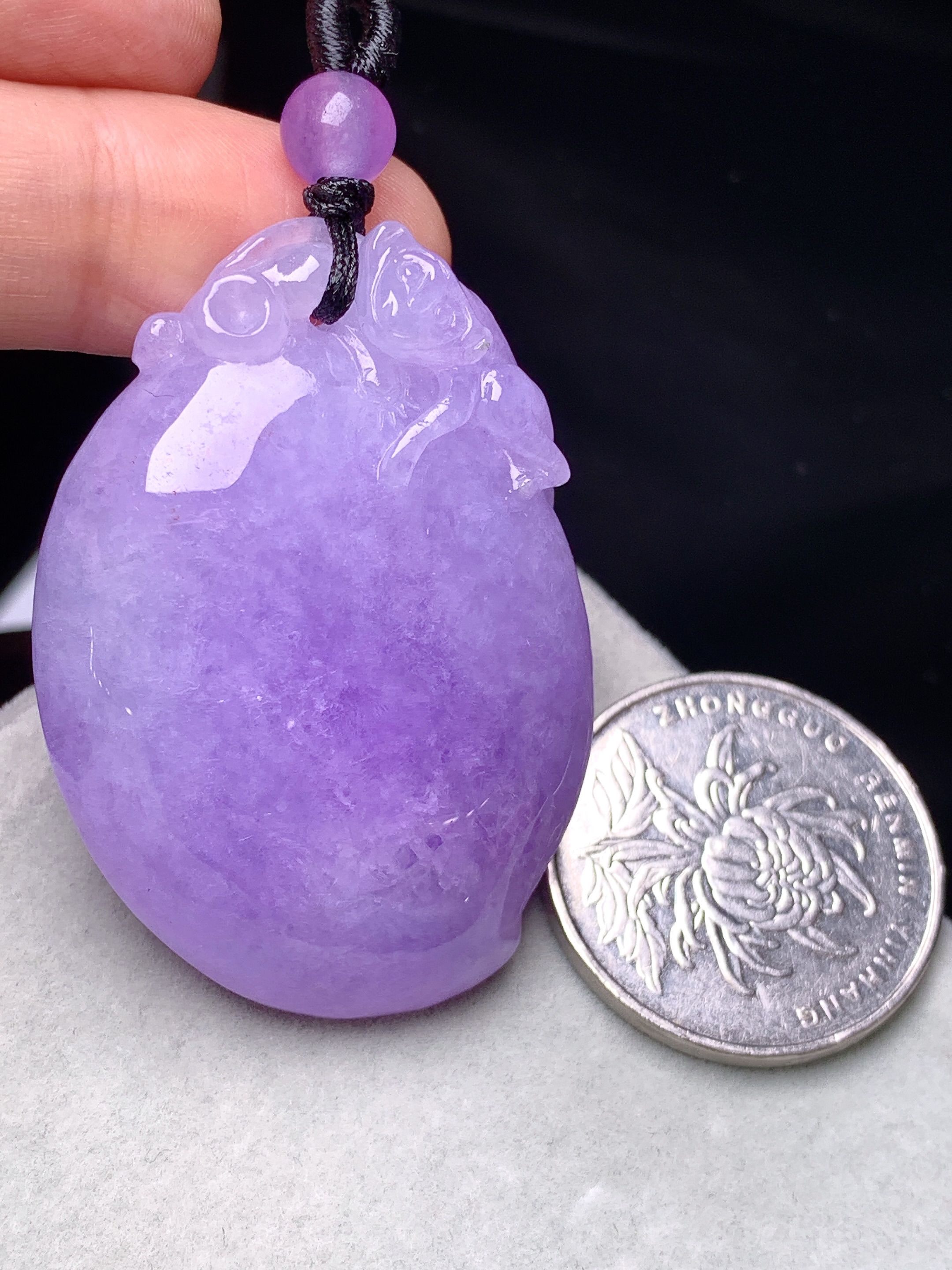 紫罗兰福瓜吊坠 玉质细腻 色泽艳丽清新 水润亮眼 整体尺寸44.8*31.5*12.2z1