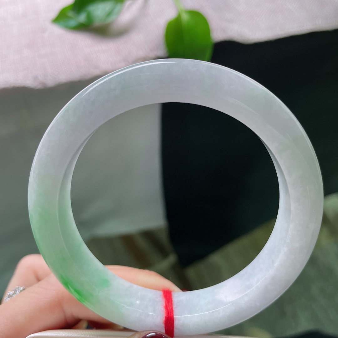 60/12.4/9.4飘绿正圈，水润细腻，翠色伊人，甜美，优雅大方，皮纹，ss49919a