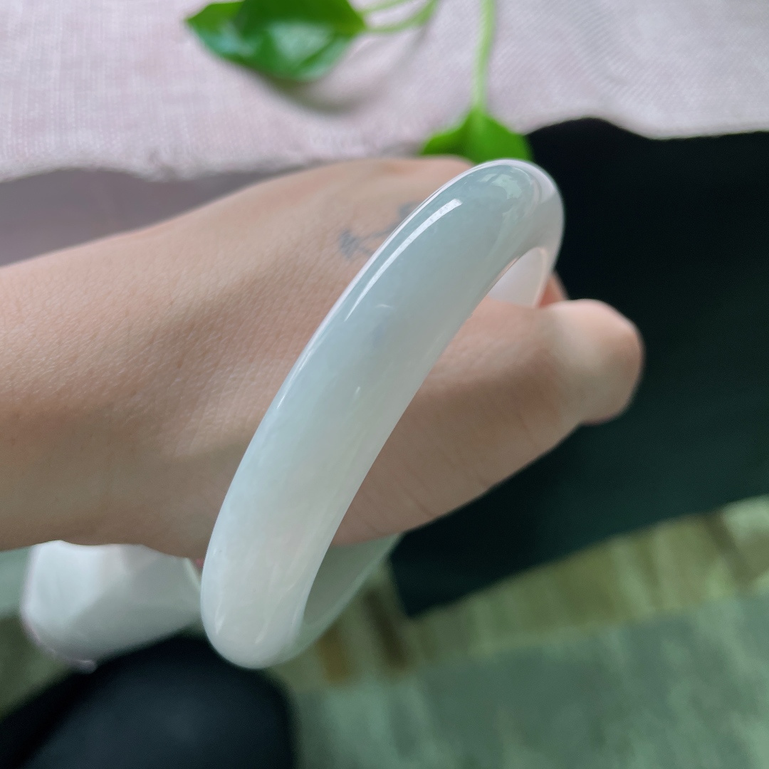 56/11.3/8.3白底正圈，水润细腻，悠悠的云里有淡淡的诗，简约大方，ss46311a