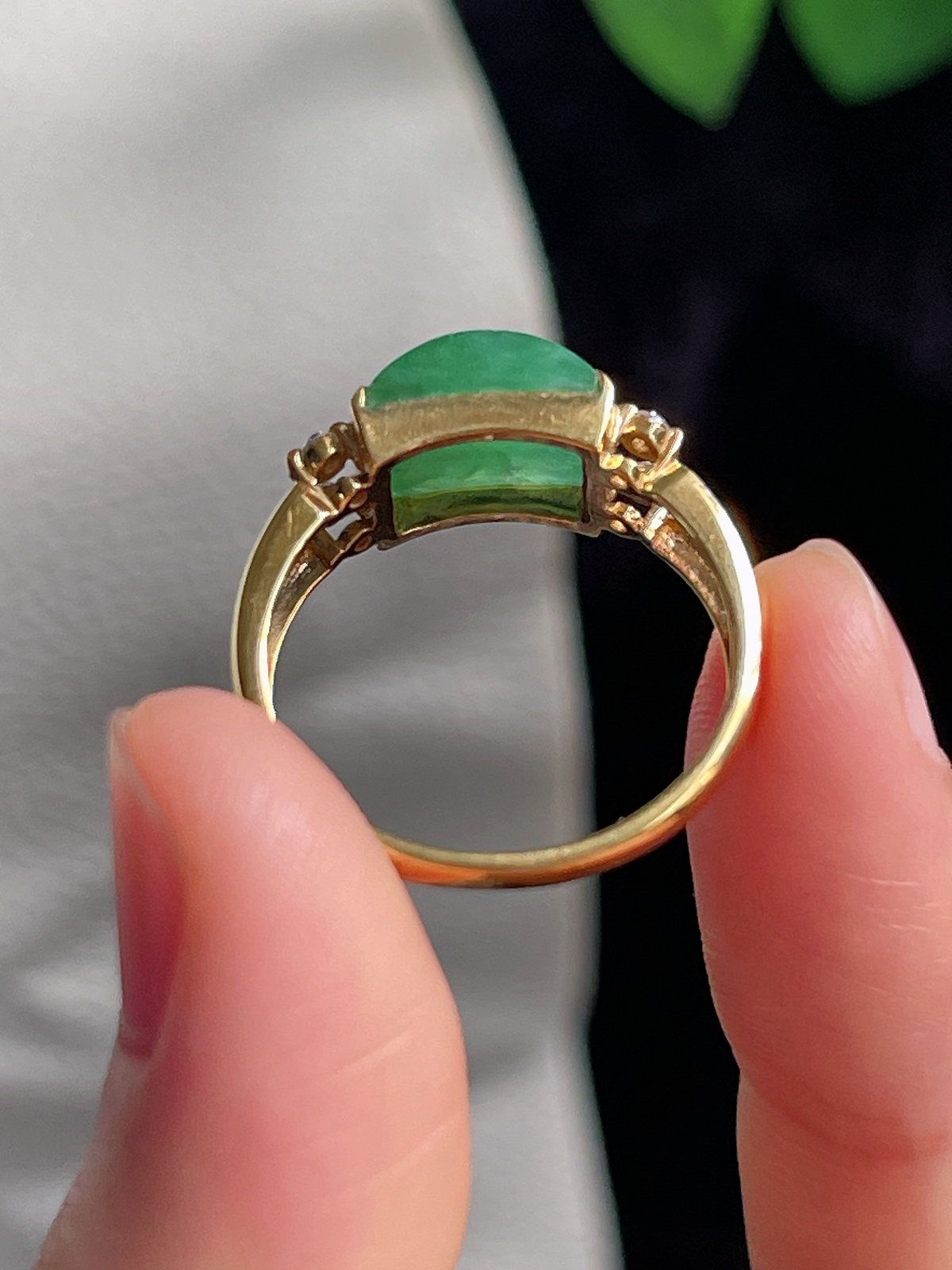 18k金翡翠冰糯种浅绿色戒指