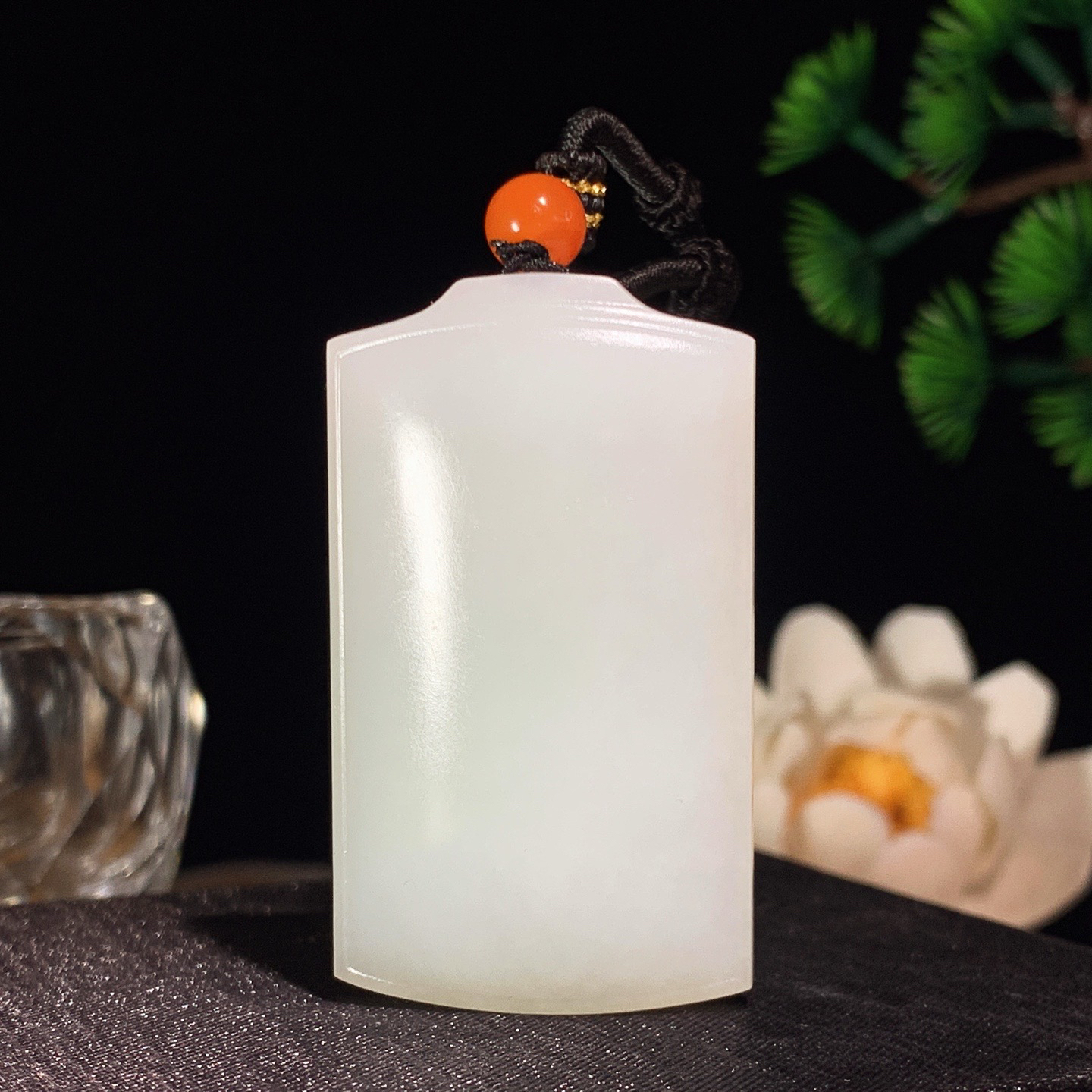 新疆和田玉白玉平安无事牌挂件 尺寸50/29/9重32克 玉质细腻油润 底色纯净 脂粉好，品质好。l