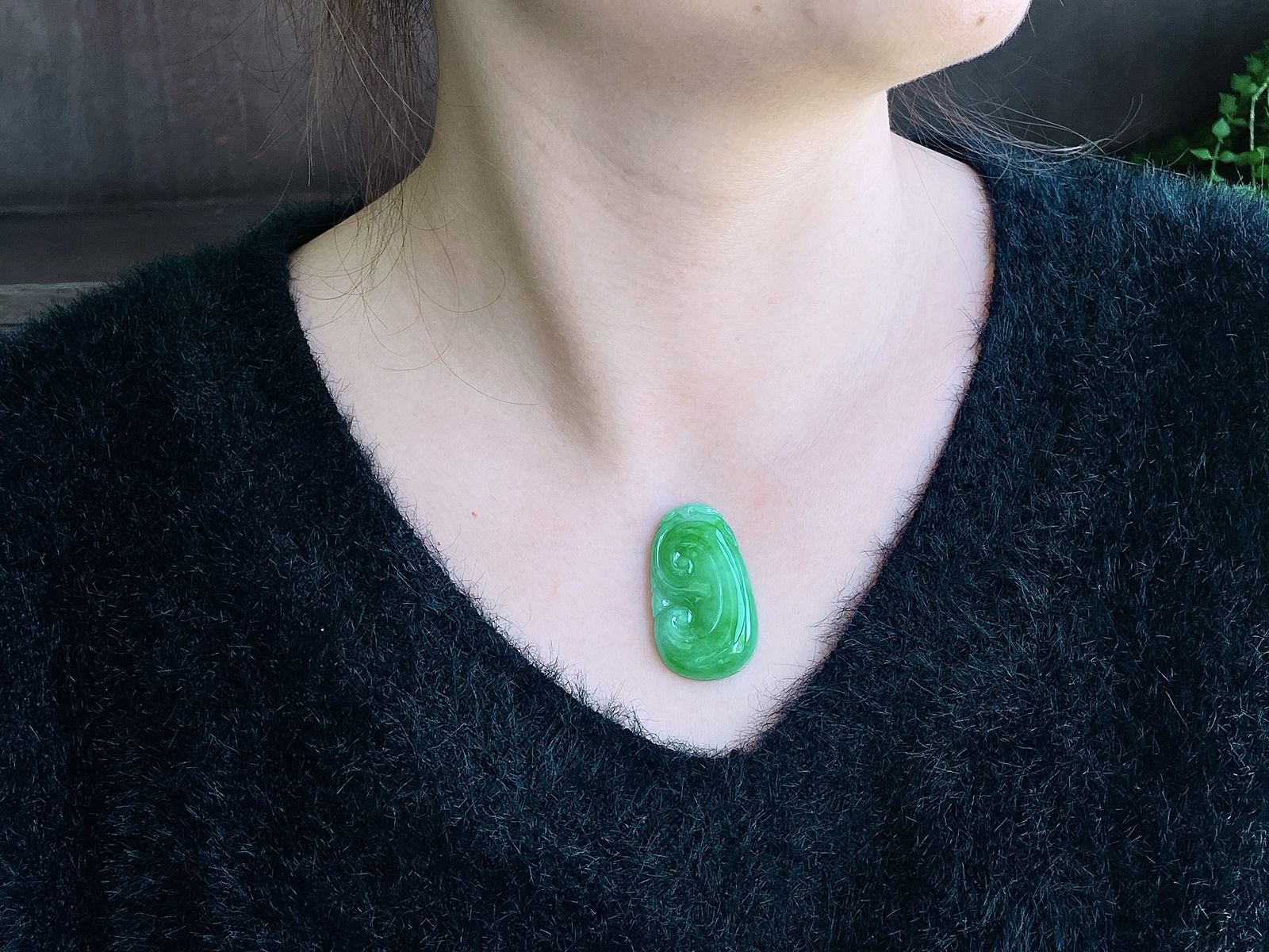 【裸石】冰阳绿大如意吊坠
【说明】缅料 性价比高  厚装大件
【尺寸】42-24.5-9