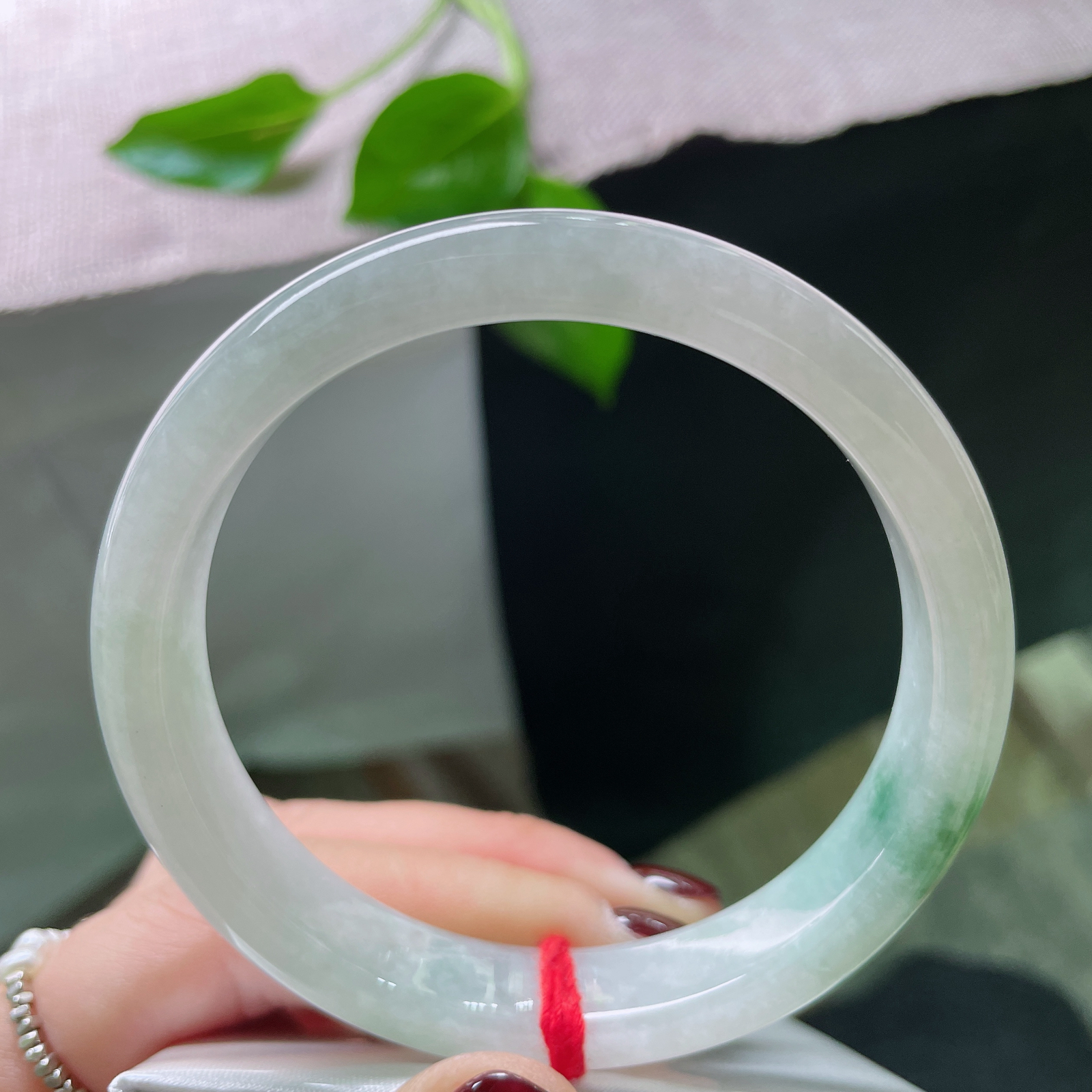 60/11.6/7.4，飘花正圈，大圈口，简约不简单，种老水足，佩戴轻盈。