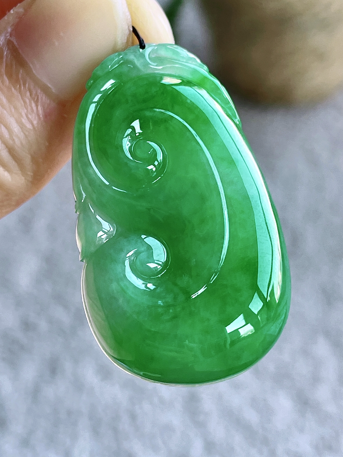 【裸石】冰阳绿大如意吊坠
【说明】缅料 性价比高  厚装大件
【尺寸】42-24.5-9