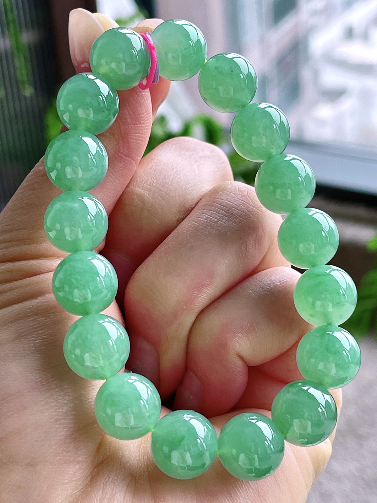 【珠子】高冰甜阳绿手串圆珠珠子手串
【说明】缅料 性价比高  
【尺寸】11.7mm