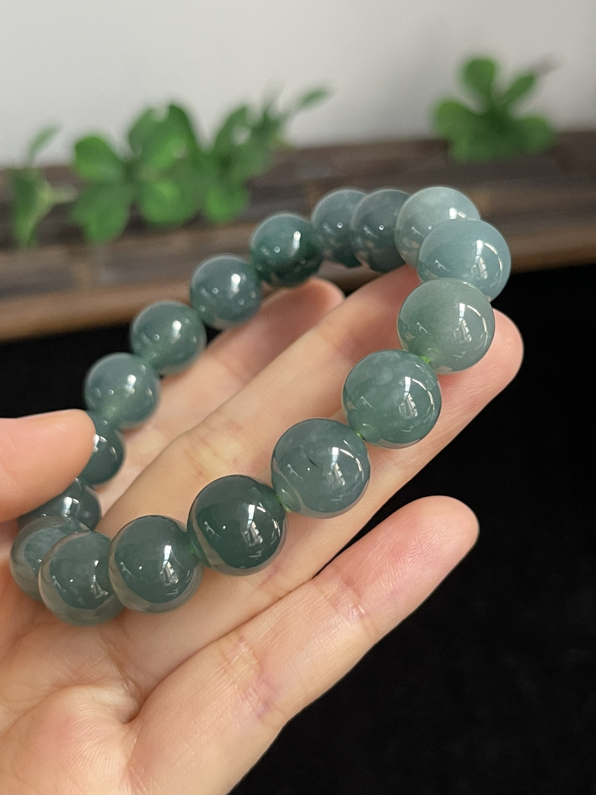 11.8MM，冰种透润深蓝色翡翠手链