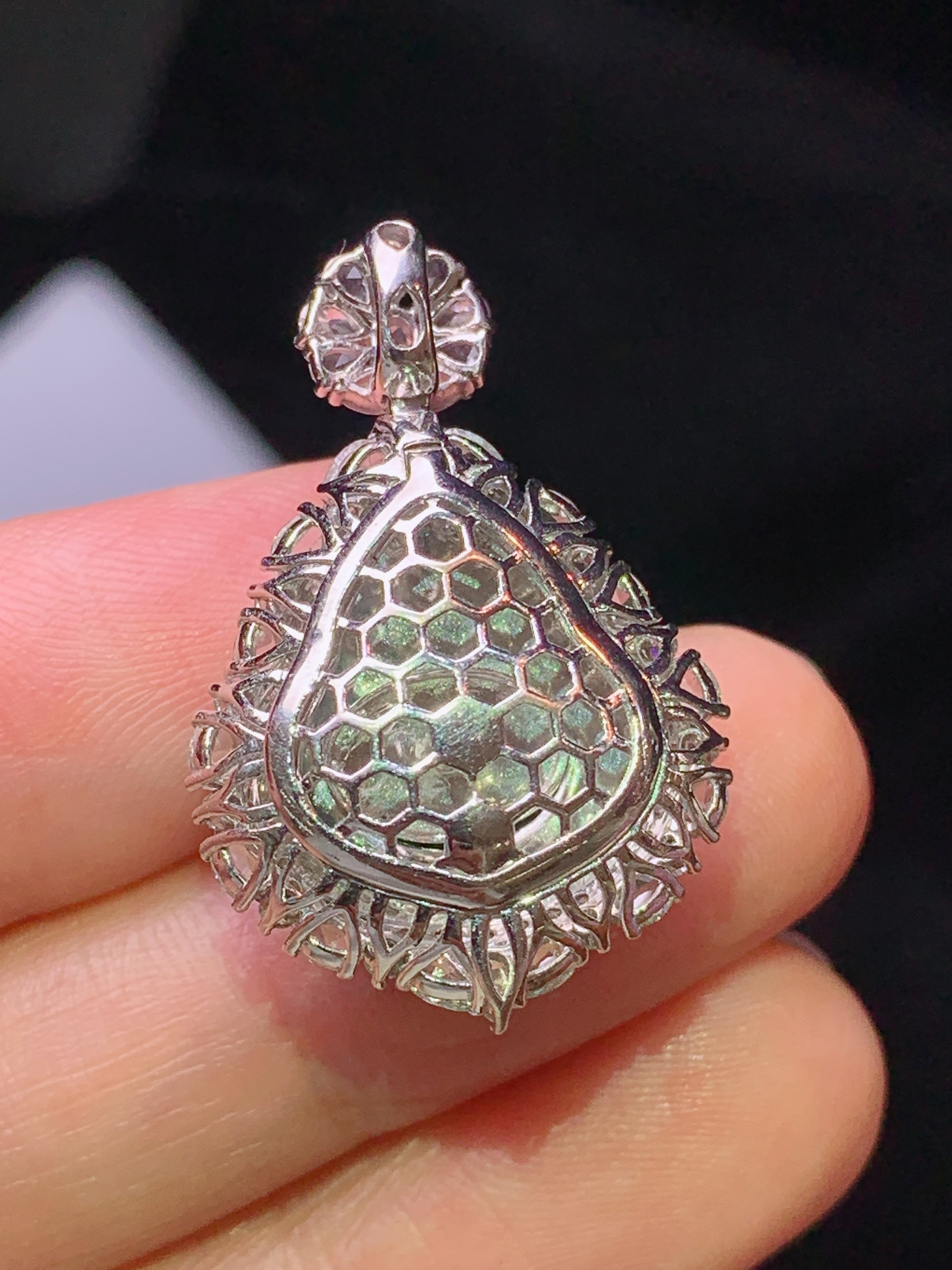 18k金钻镶嵌满绿葫芦吊坠 玉质细腻 色泽艳丽清新 水润亮眼 整体尺寸29.6*19.3*12.2