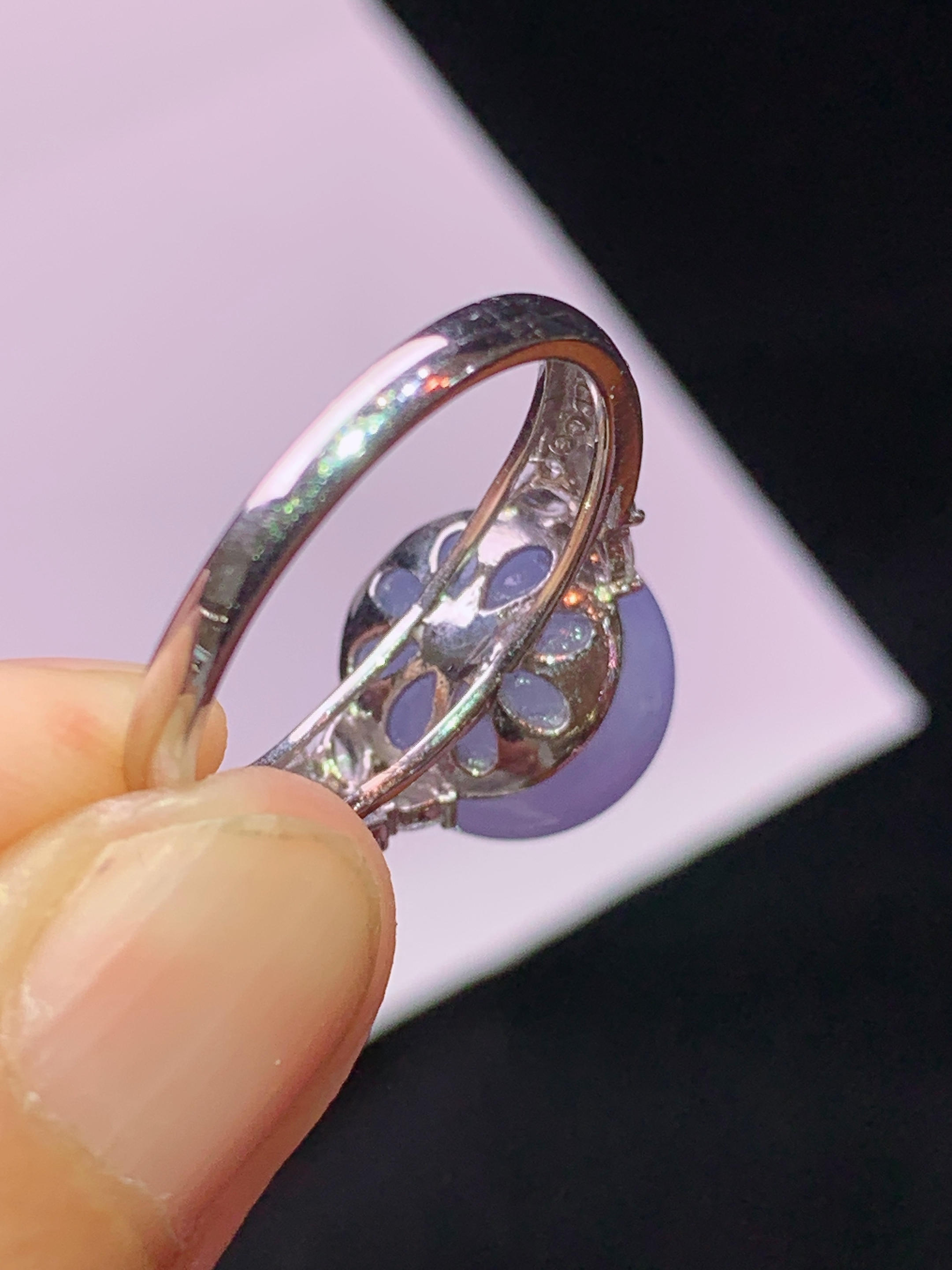 18k金钻镶嵌紫罗兰圆珠戒指 玉质细腻 色泽艳丽清新 水润亮眼 圈口14 整体尺寸11.2L2