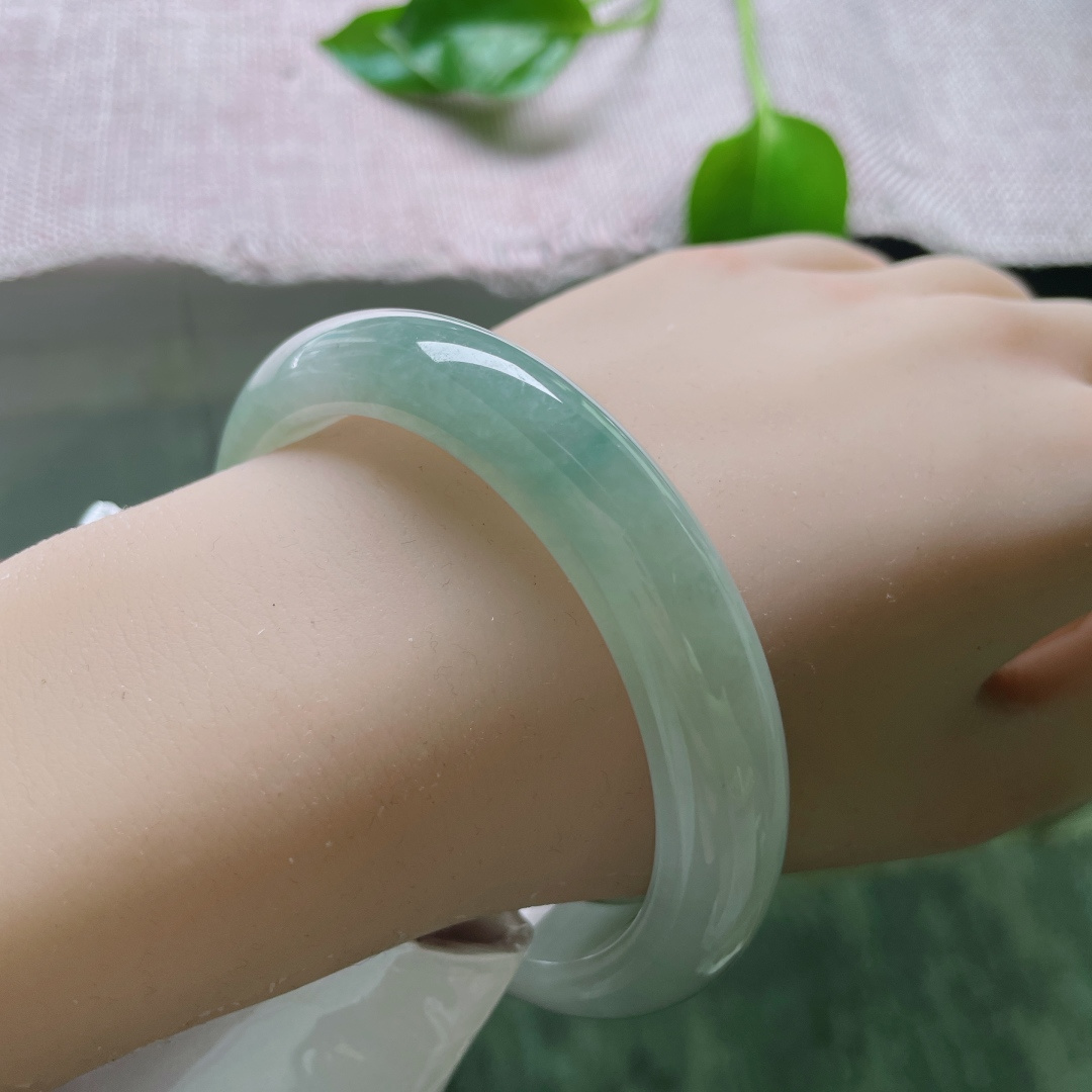 60/12.3/8.6，淡绿底正圈，大圈口，素雅不张扬，一点皮纹不显，ss49705a