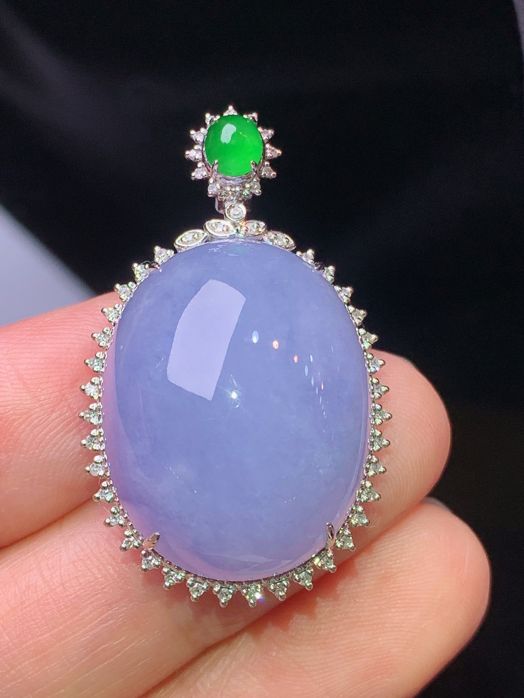 18k金钻镶嵌紫罗兰蛋面吊坠 玉质细腻 色泽艳丽清新 水润亮眼 整体尺寸34.8*21.2*11.8x5