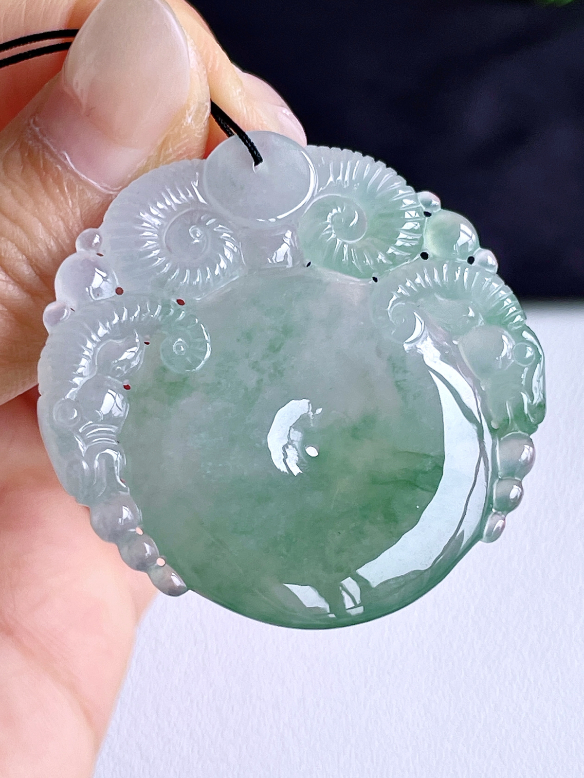 【裸石】冰飘花三羊开泰平安扣吊坠
【说明】缅料 性价比高  
【尺寸】42.6-42.8-5.6