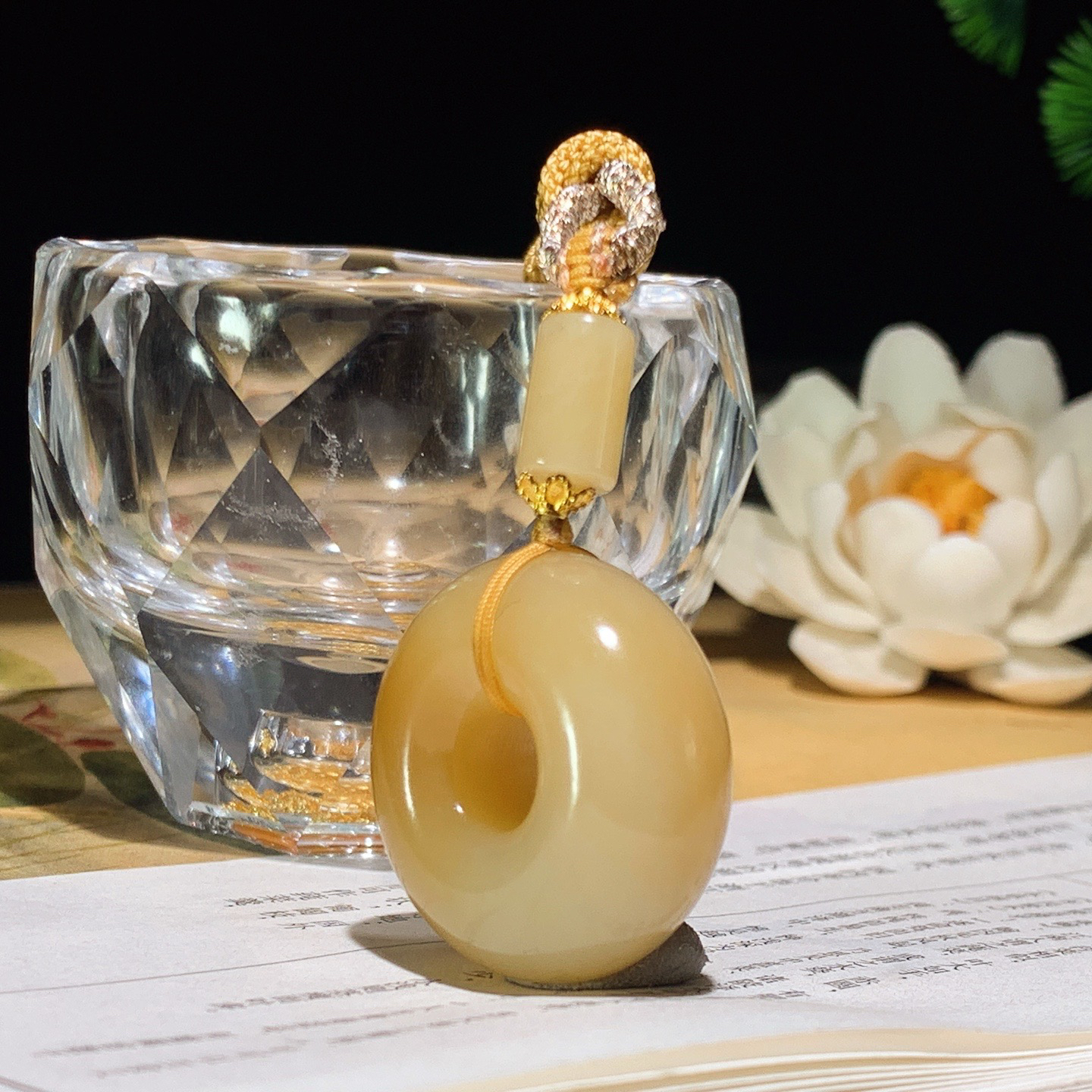 新疆和田玉白玉且末糖平安环怀古挂件 尺寸28/14重21.5克 玉质细腻油润 底色纯净 脂粉好，品质好。lt260402