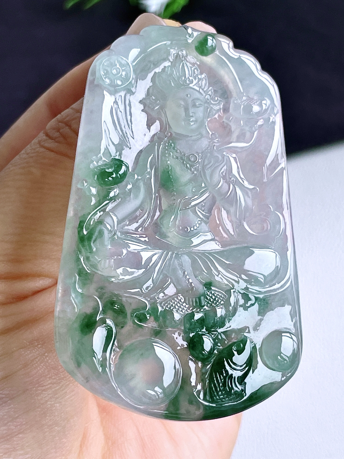 【裸石】冰飘花大势至菩萨持莲观音牌吊坠
【说明】缅料 性价比高  
【尺寸】71.7-44.4-6