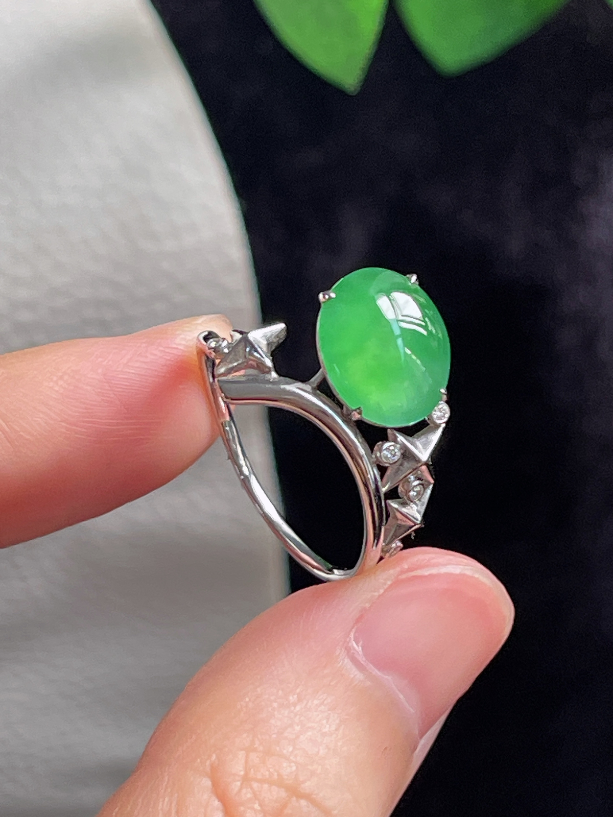 18k金翡翠冰糯种绿色戒指