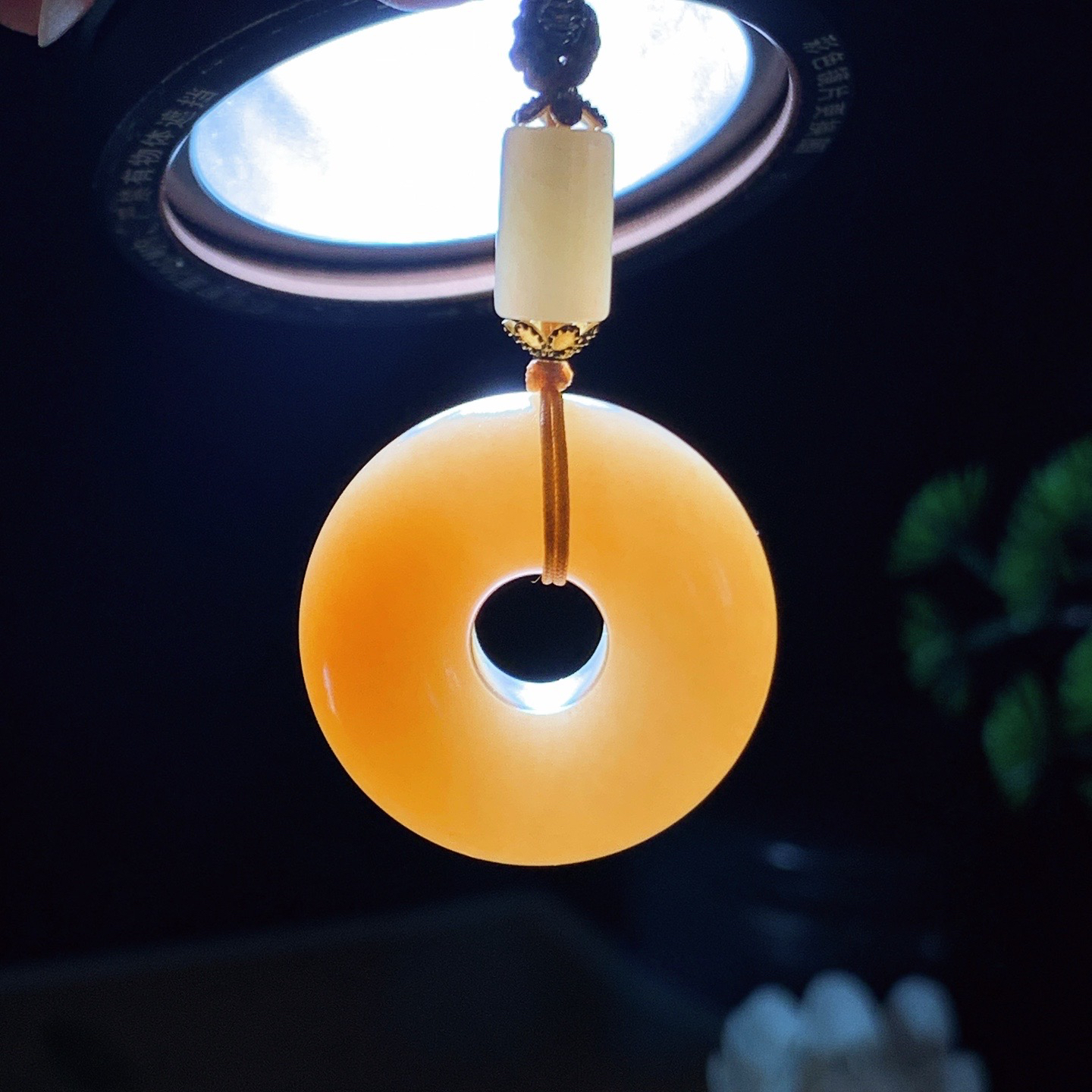 新疆和田玉白玉且末糖平安环怀古挂件 尺寸28/14重21.5克 玉质细腻油润 底色纯净 脂粉好，品质好。lt260402