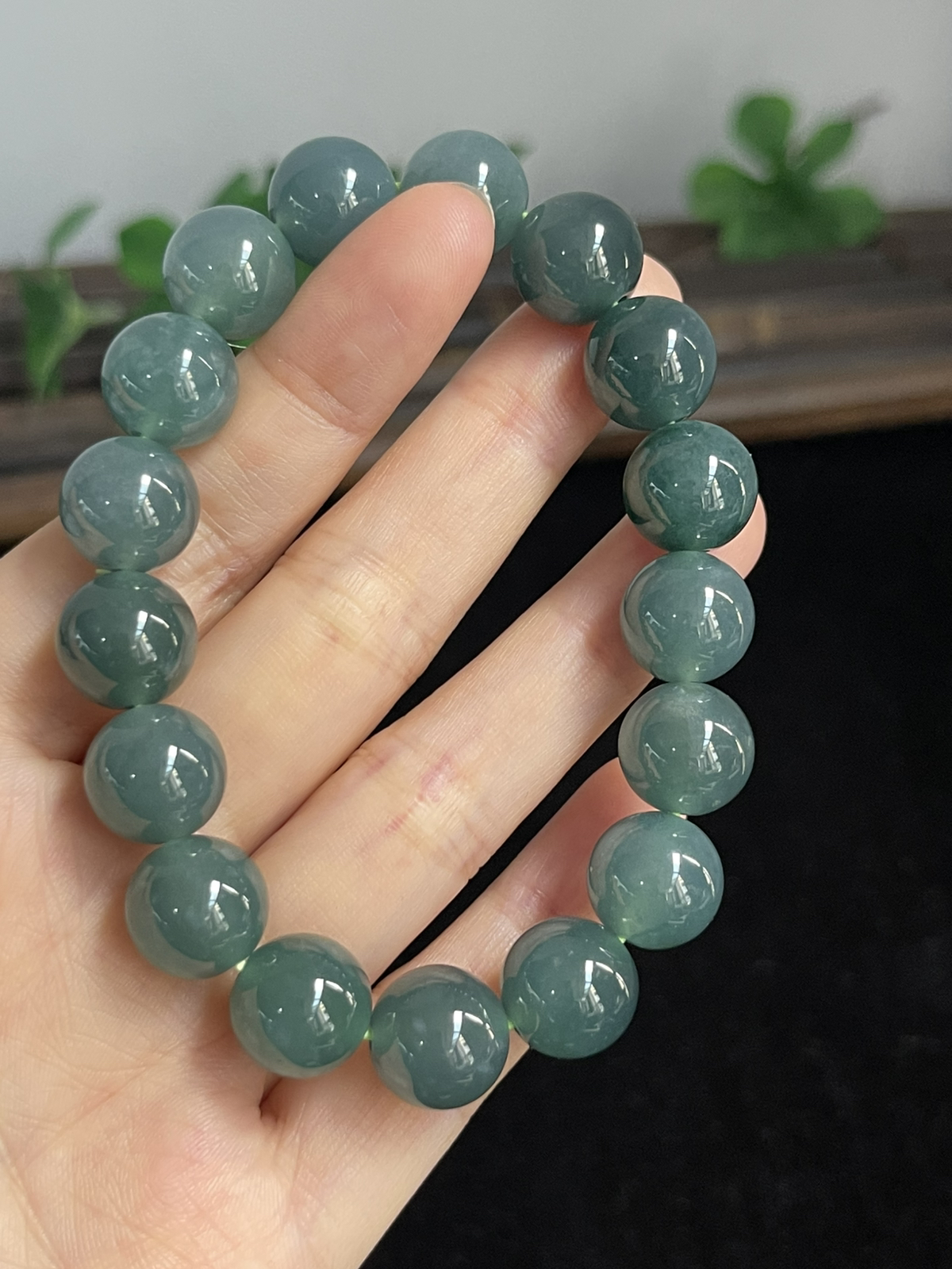 11.8MM，冰种透润深蓝色翡翠手链