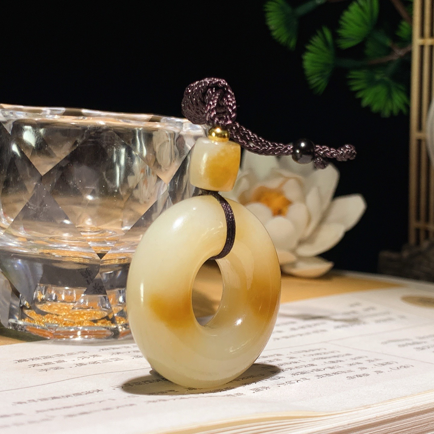 新疆和田玉白玉且末糖平安环怀古挂件 尺寸34/10重22克 玉质细腻油润 底色纯净 脂粉好，品质好。