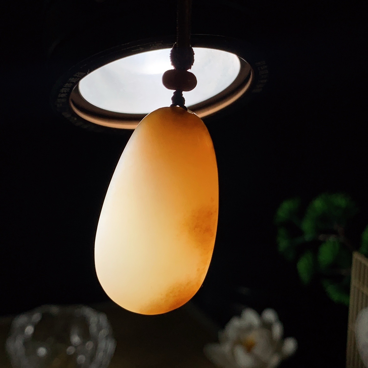 新疆和田玉白玉且末糖观音头挂件 尺寸45/25/8重20克 玉质细腻油润 底色纯净 脂粉好，品质好。lt260402