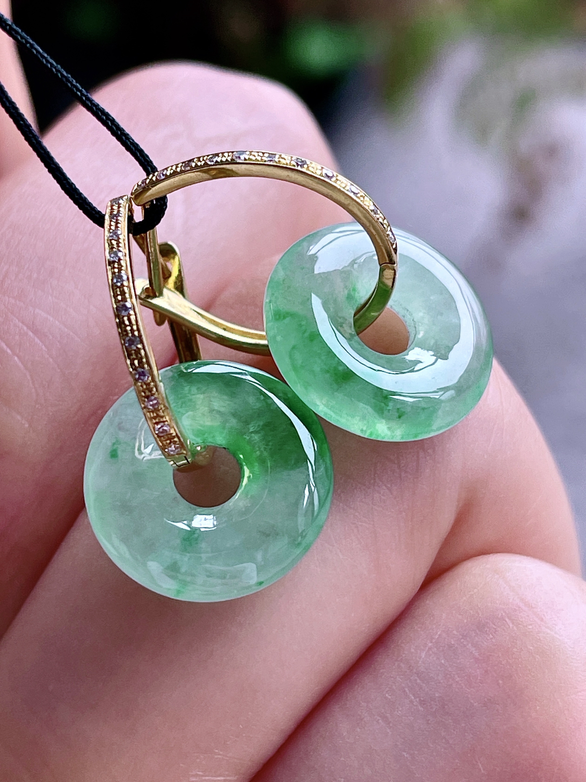 【镶嵌】冰飘花甜甜圈耳坠 
【说明】缅料 18k金镶嵌 性价比高  
【裸石】12.7-3.1