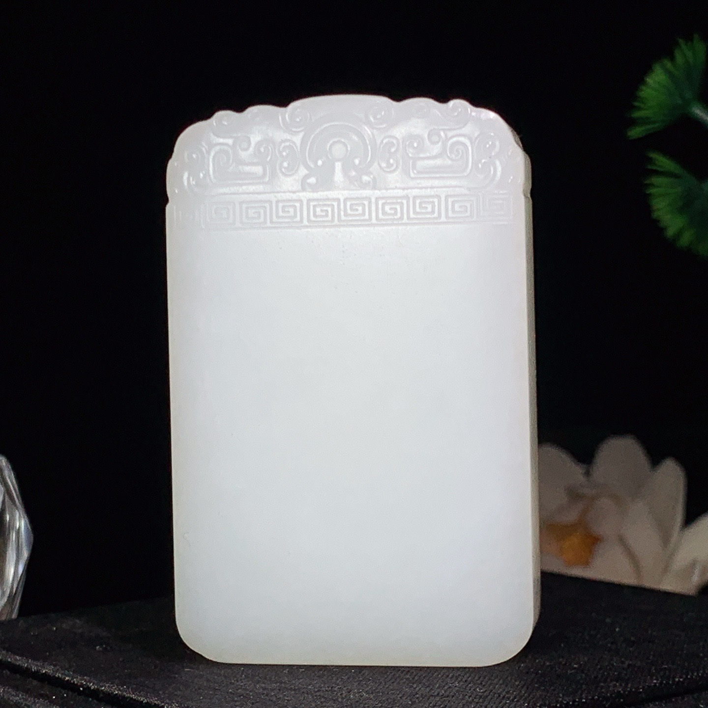 和田玉白玉羊脂白平安无事牌挂件 尺寸66/42/17重125克 玉质细腻油润 底色纯净 脂粉好，品质好。lt260402