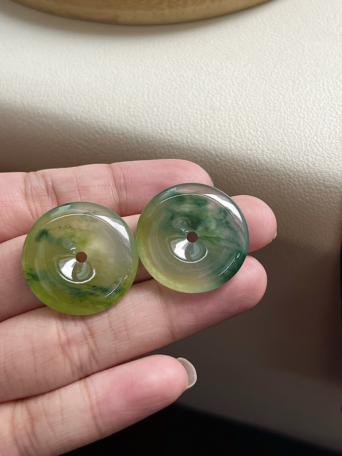 【平安扣一对】飘花灵动，种老细腻形体佳尺寸：23.8*4.6，23.8*4.5,