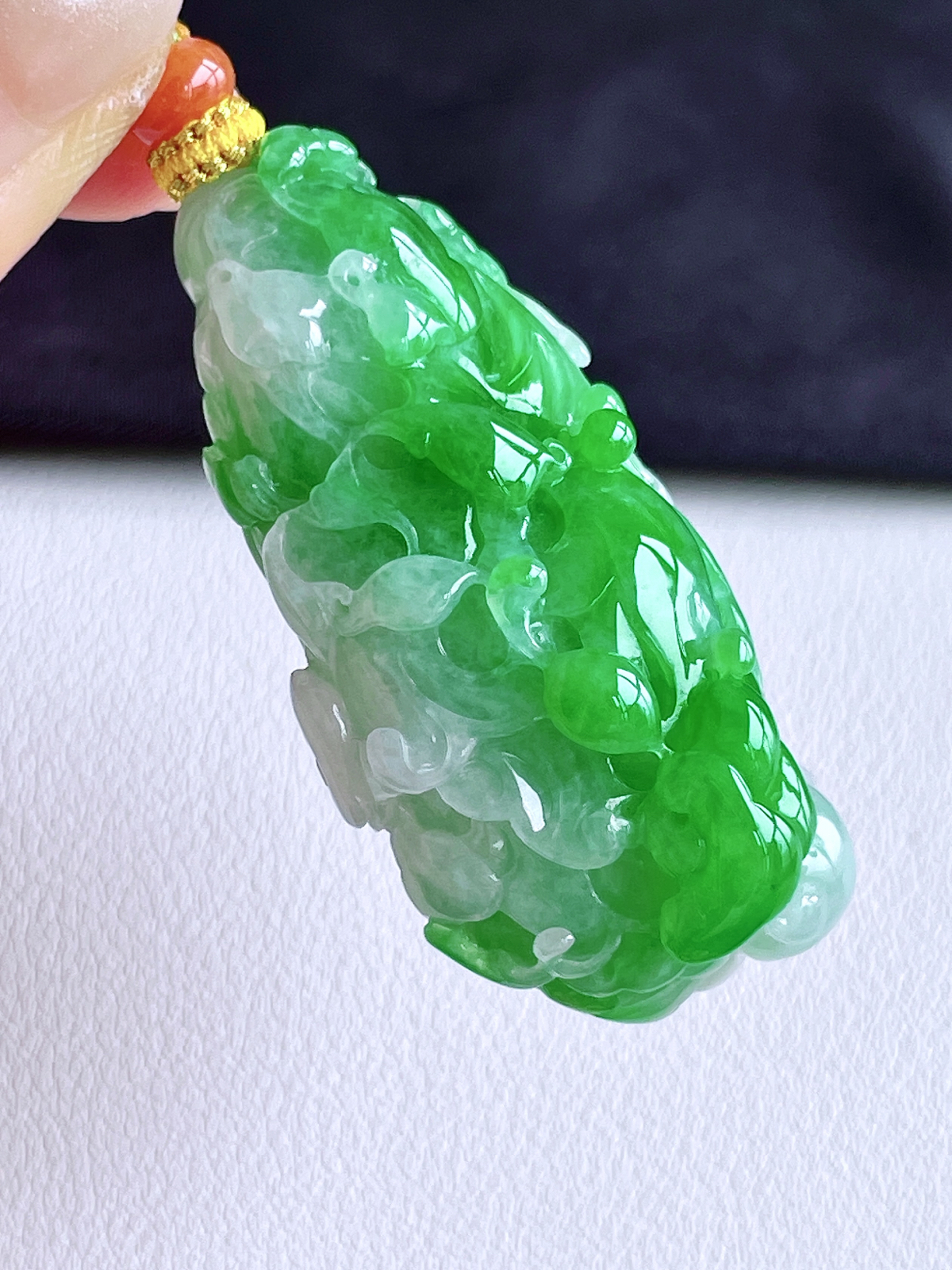 【裸石】冰飘绿花白菜百财吊坠
【说明】缅料 性价比高 飘花
【尺寸】48-27.2-18.2