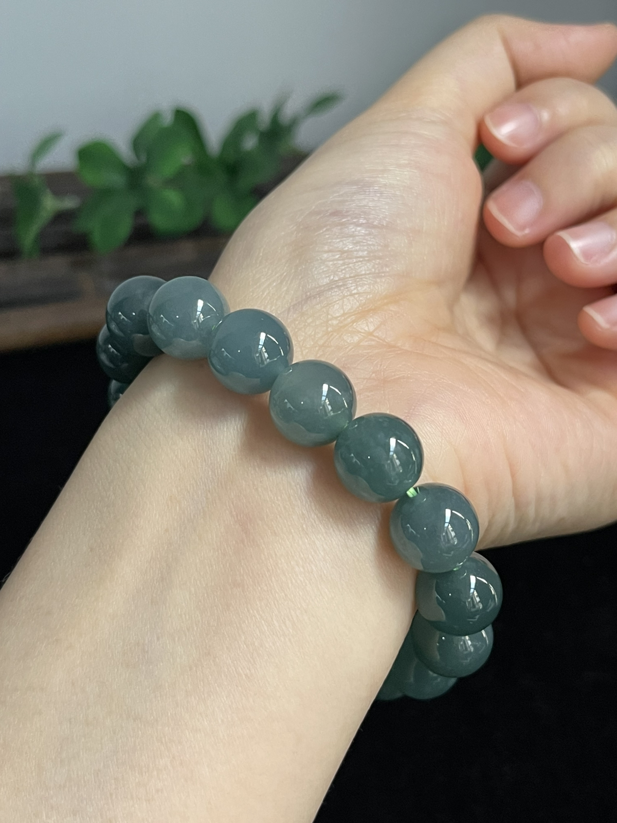 11.8MM，冰种透润深蓝色翡翠手链